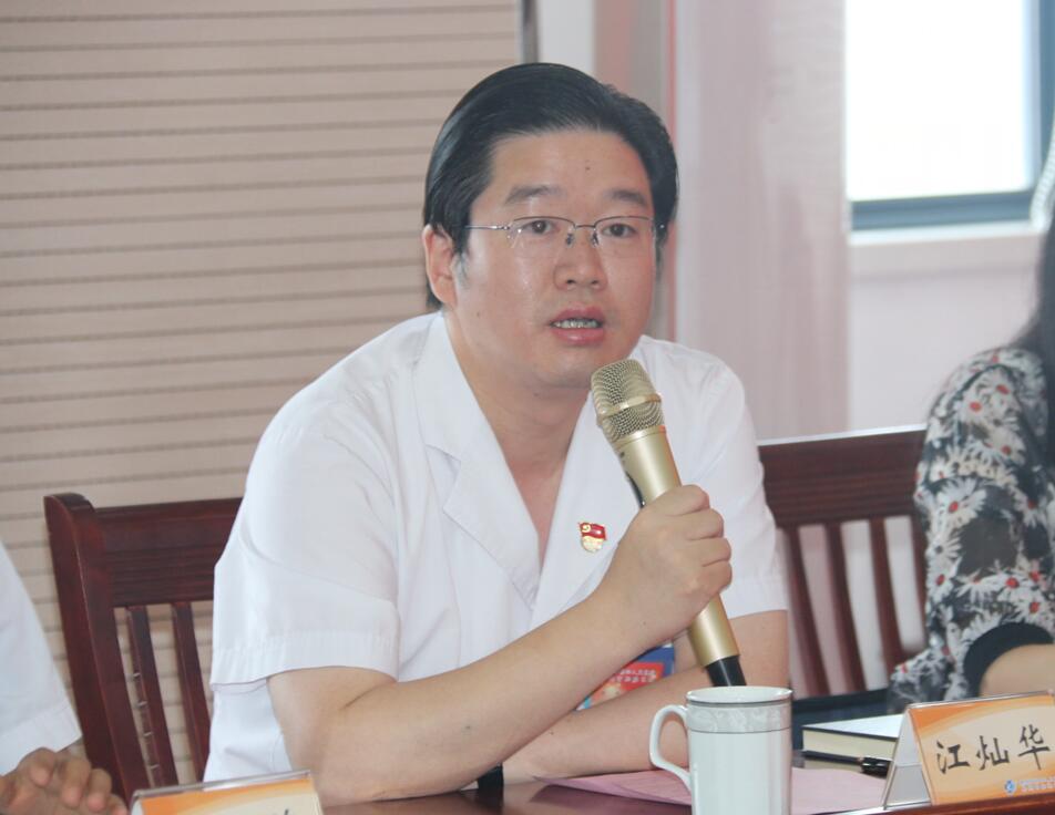 四院神经内科主任周仁华向专家组以及与会人员介绍了四院防治卒中中心