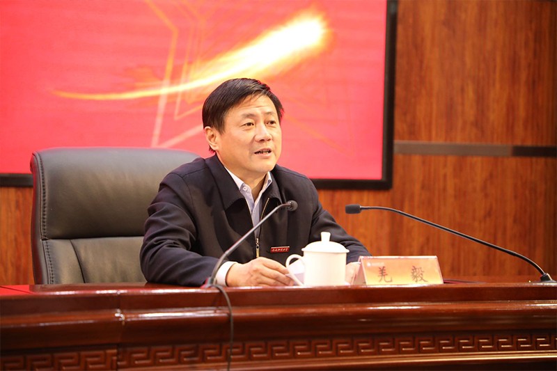 南通职业大学党委书记羌毅为同学们上课课上,黄利民和同学们分享了