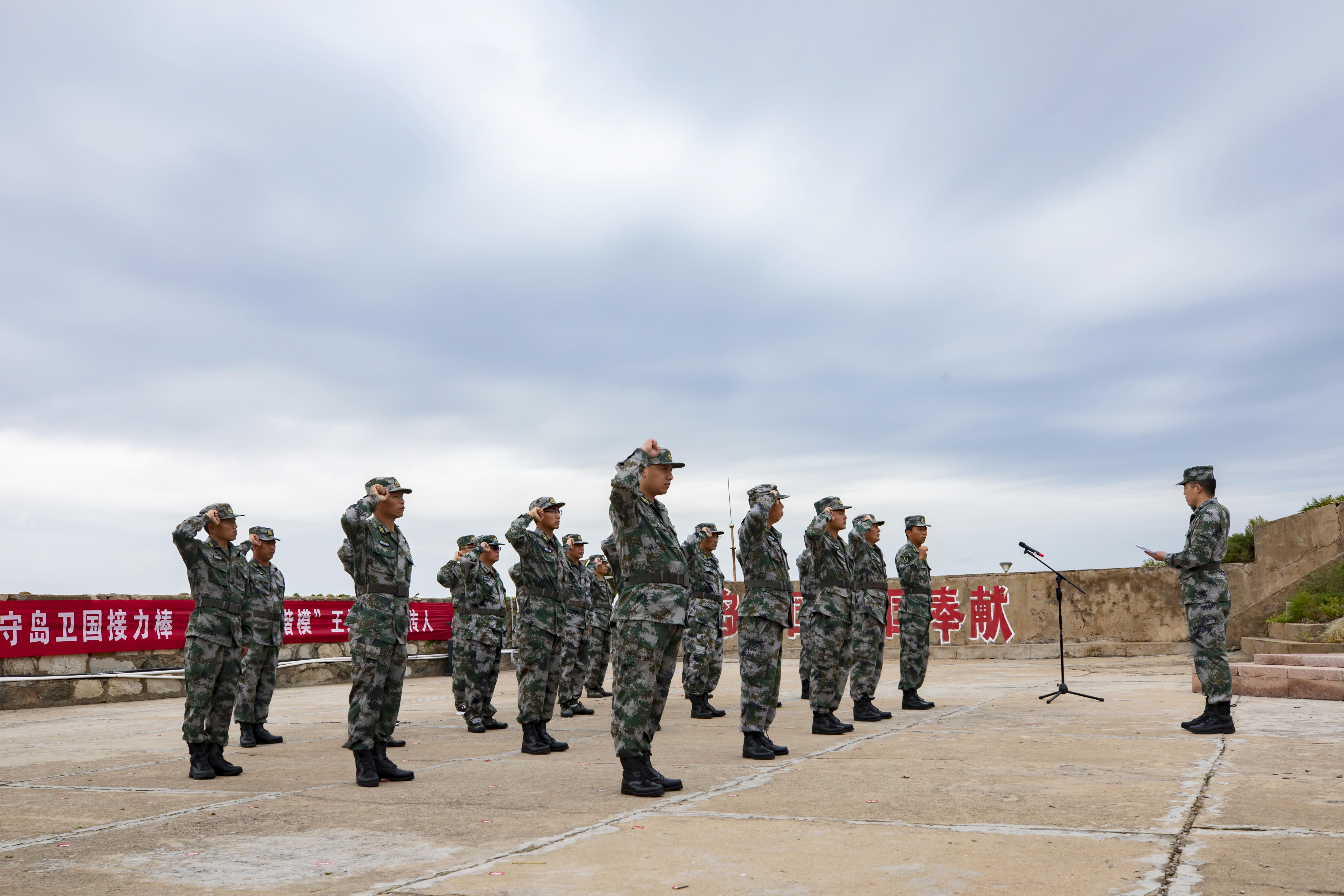 灌云:新"守岛人"海天之间续写"旗帜故事"-现代快报网