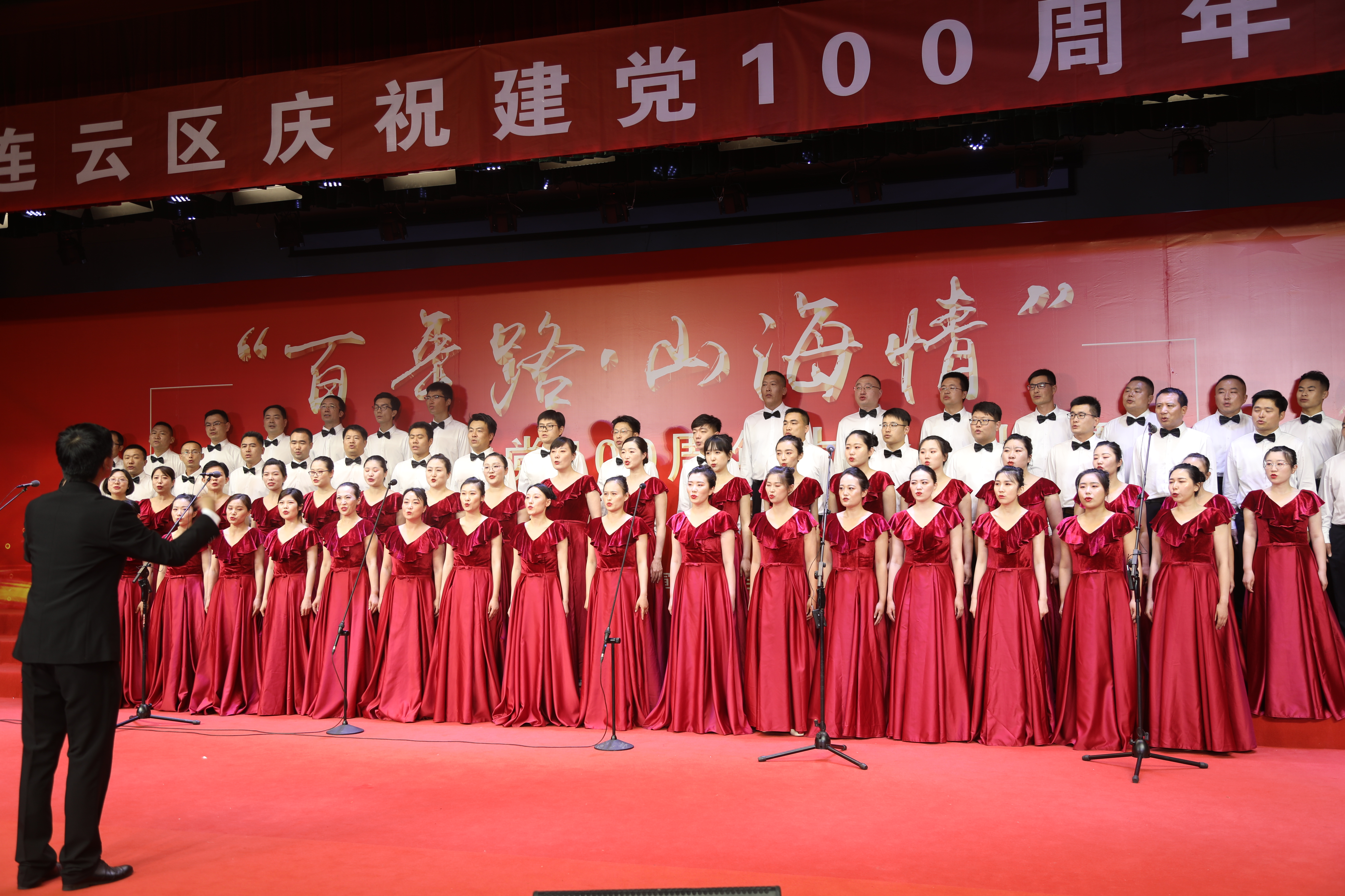 据了解,连云区总工会先后开展了"党旗红 劳动美"职工诵读比赛,"光辉