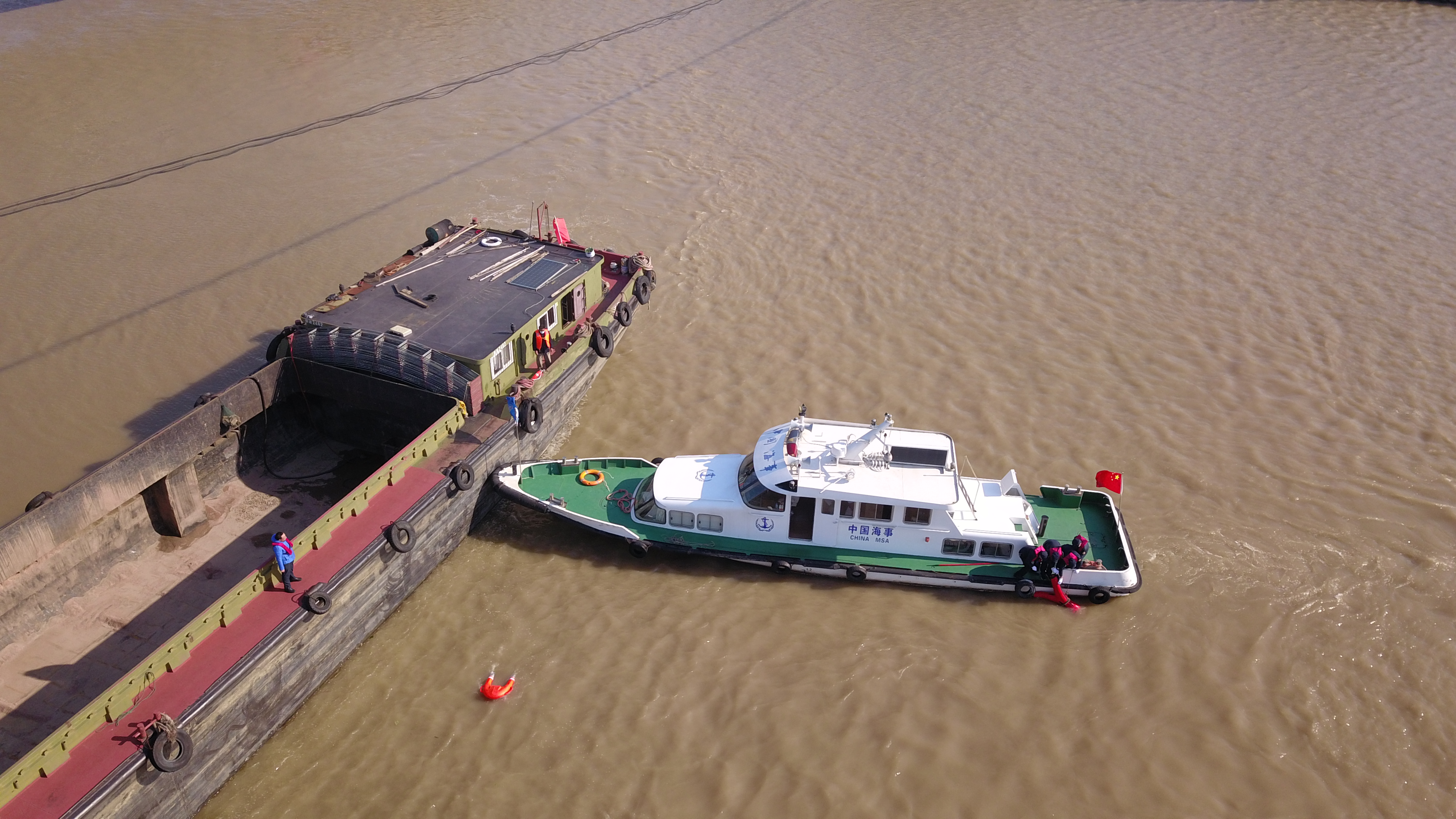 智能救生艇无人机齐上阵南通开展内河搜救险情处置应急演练