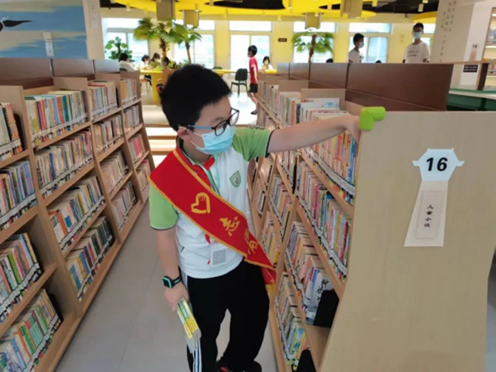 徐州市华润小学少先队员暑期社会实践走进云龙区图书馆