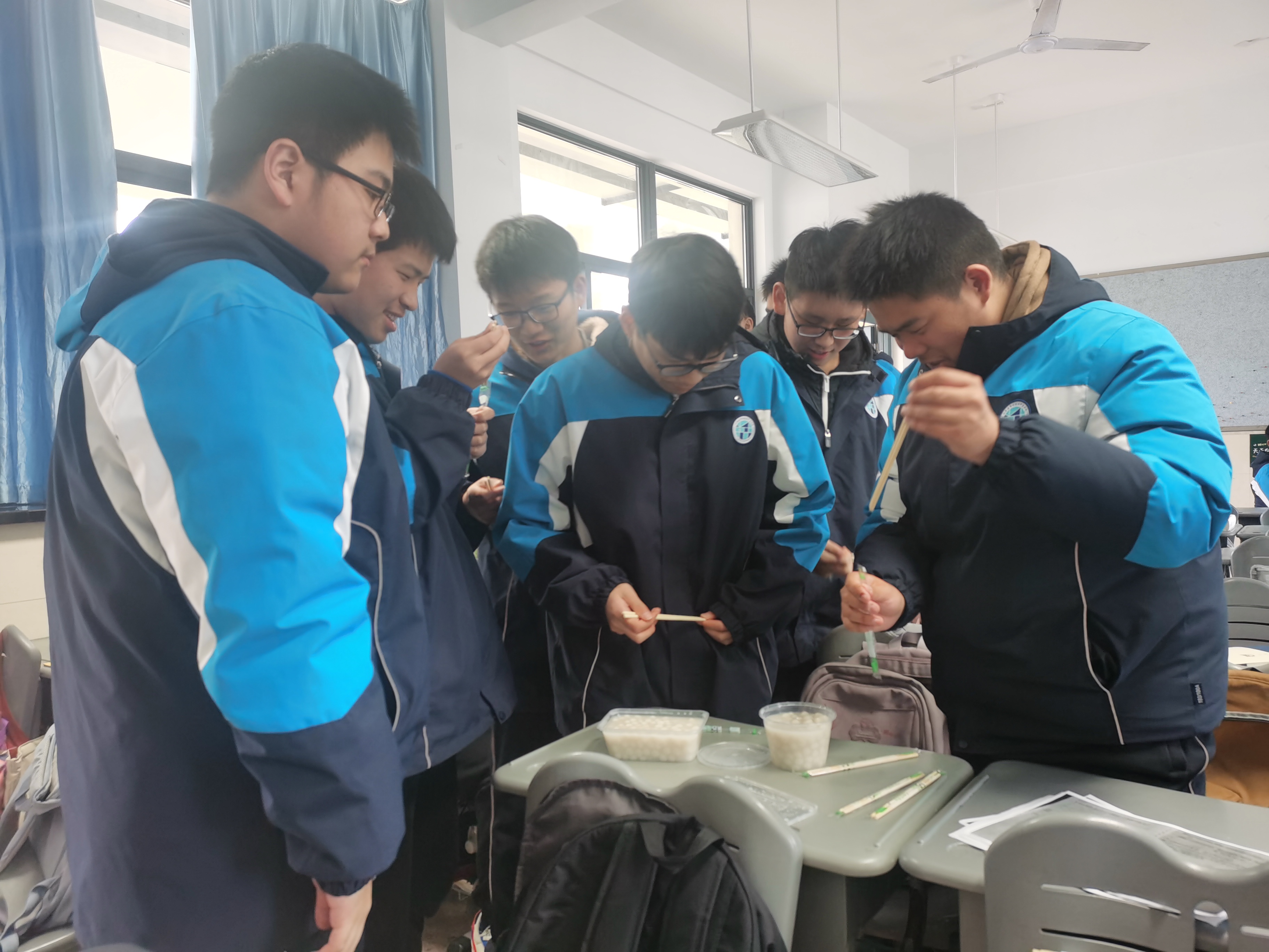 戚墅堰高级中学:元宵游艺会,迎接新学期-现代快报网