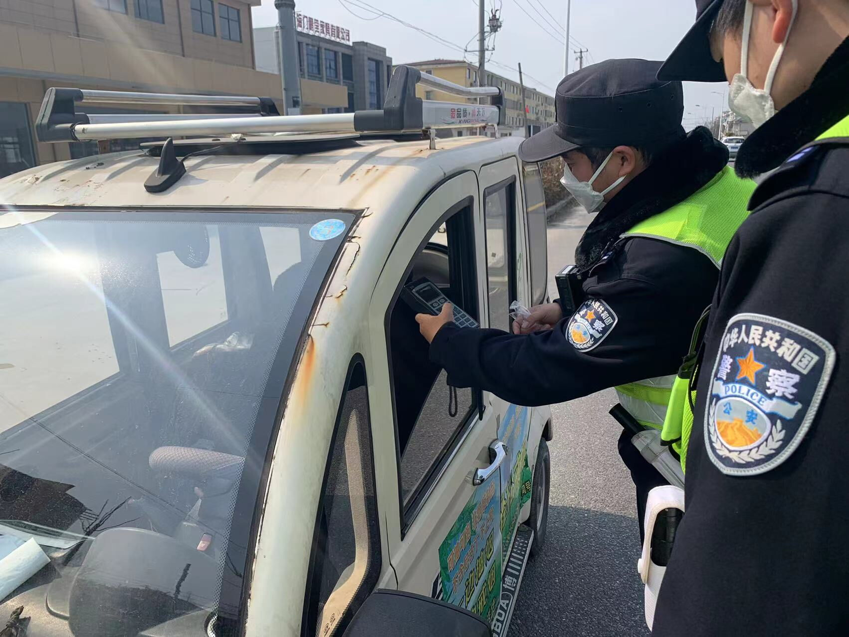 新春開工迎熱潮南通海門交警築牢貨運車輛管控防線