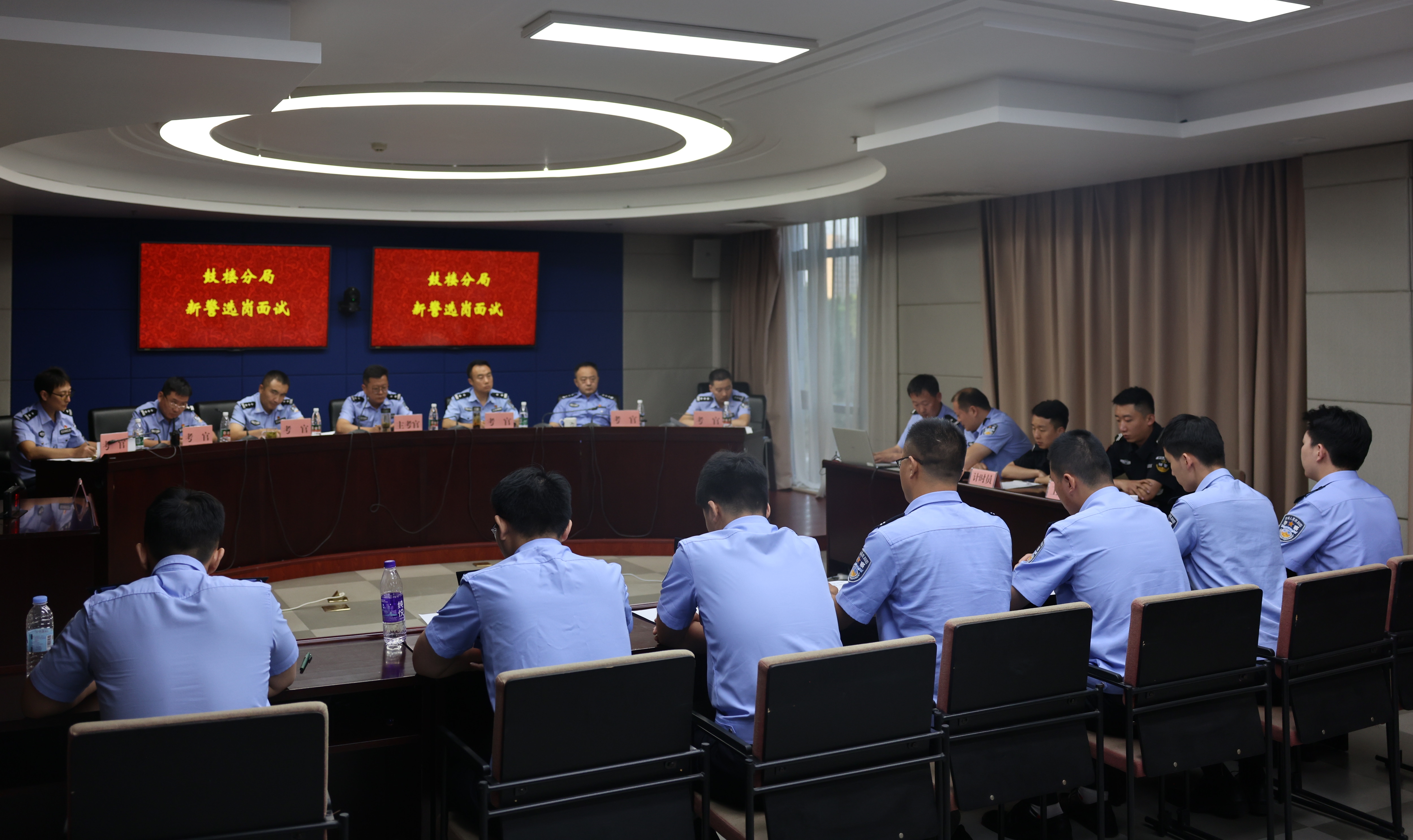 后浪入海,前程"是警",徐州市公安局鼓楼分局召开新警选岗面试暨集体