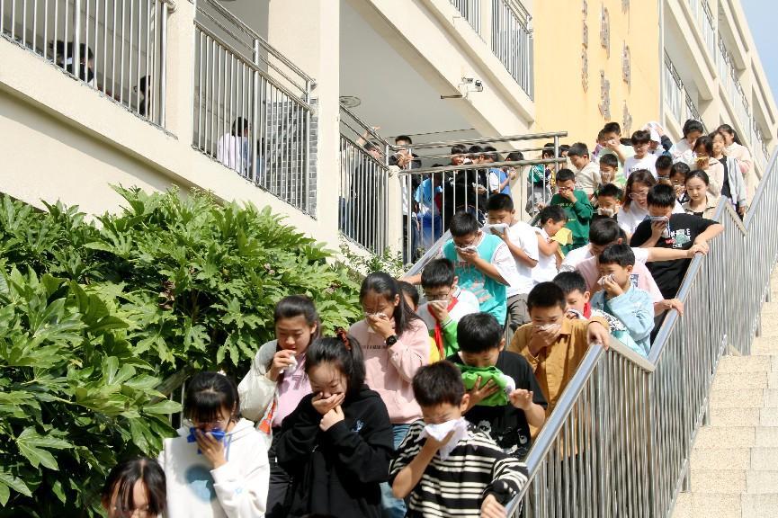 徐州市华润小学:开展消防疏散演练 夯实校园安全防线-现代快报网