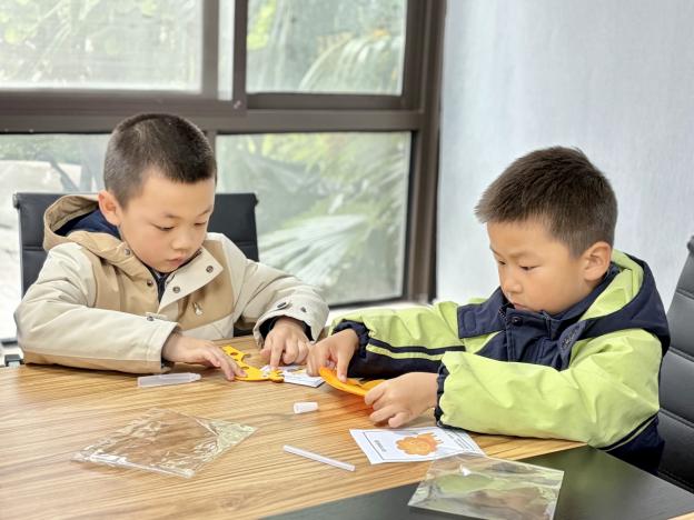 解锁绘本里的勇气社区世界读书日主题活动为儿童成长添力(图2)