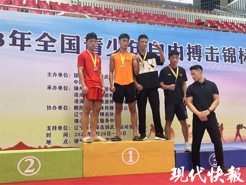 百乐门app17岁徐州小将获69公斤级自由搏击全国冠|TOBU8韩国日本|军