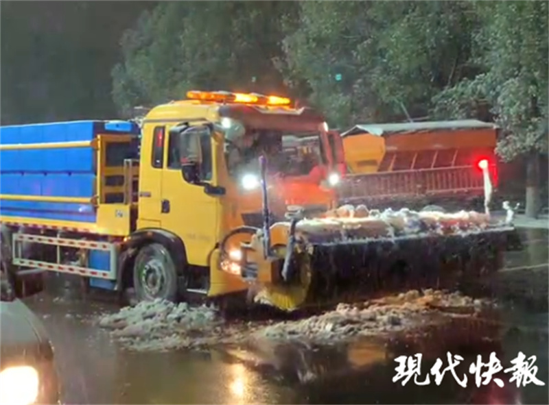 以雪为令南京交通守护广大市民平安出行