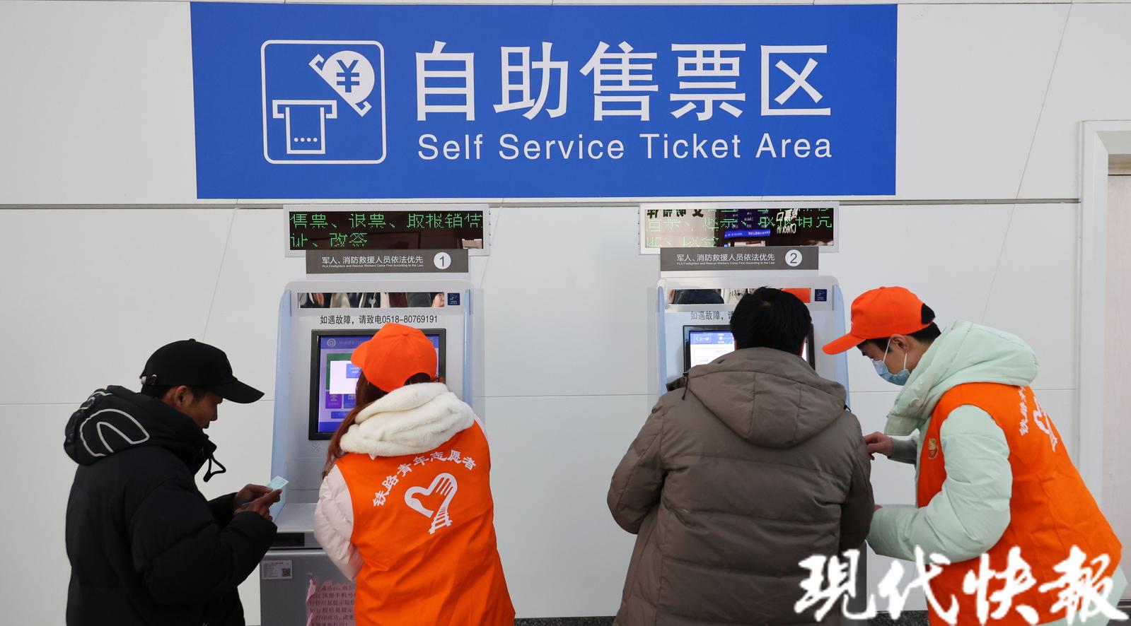 橙心橙意连云港火车站志愿服务联盟打通旅客服务最后一公里