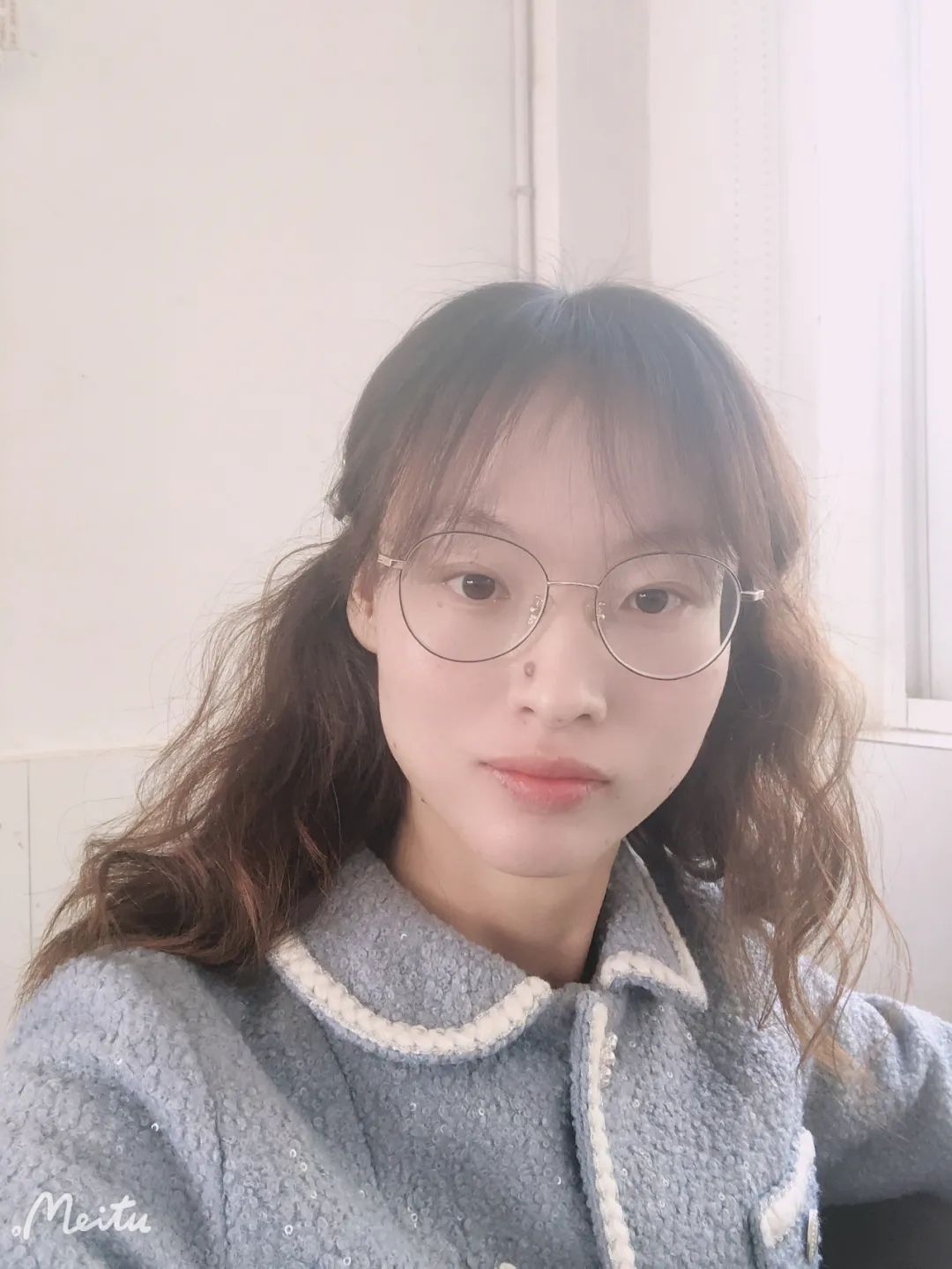 陆艳,毕业于常熟理工学院美术学专业.