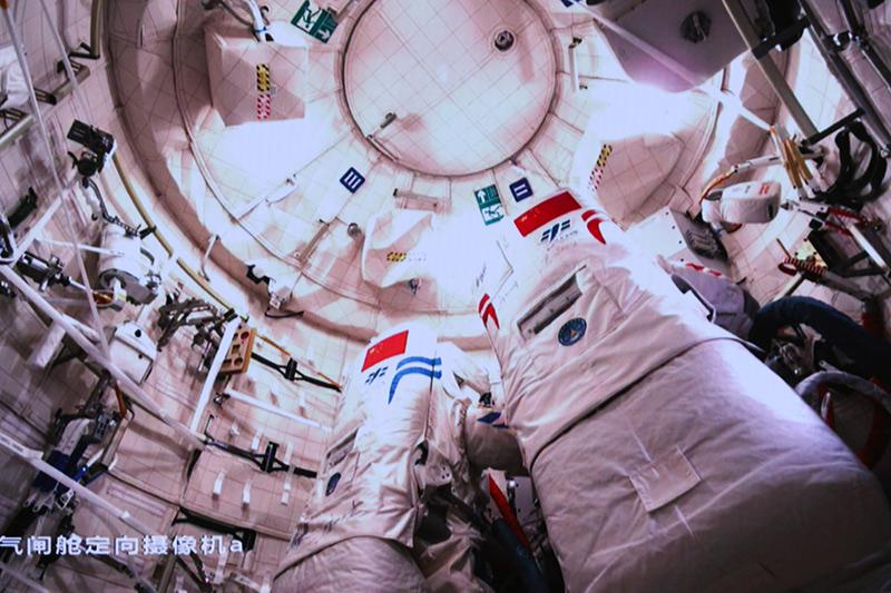 2021年宇航员出舱图片图片