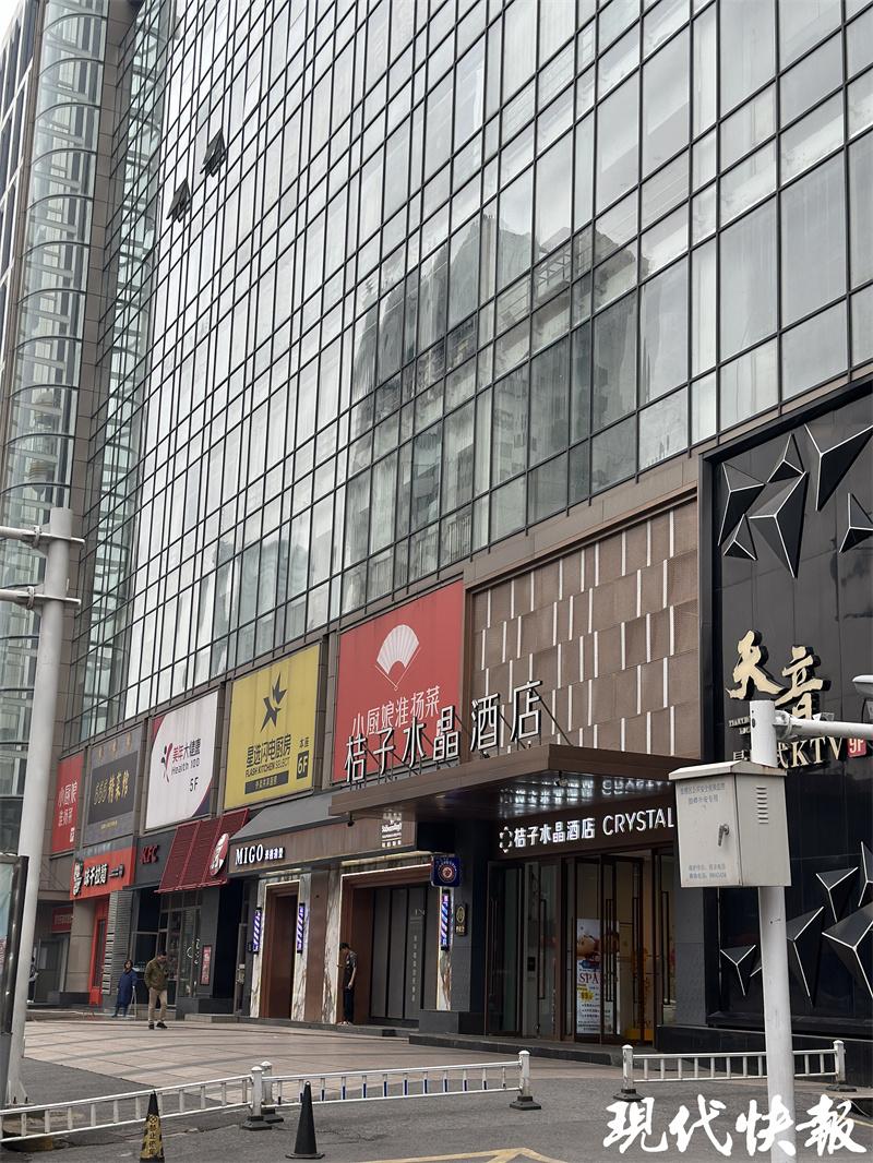 改造一年后南京苏宁环球购物中心一至三层变身中大医院门诊