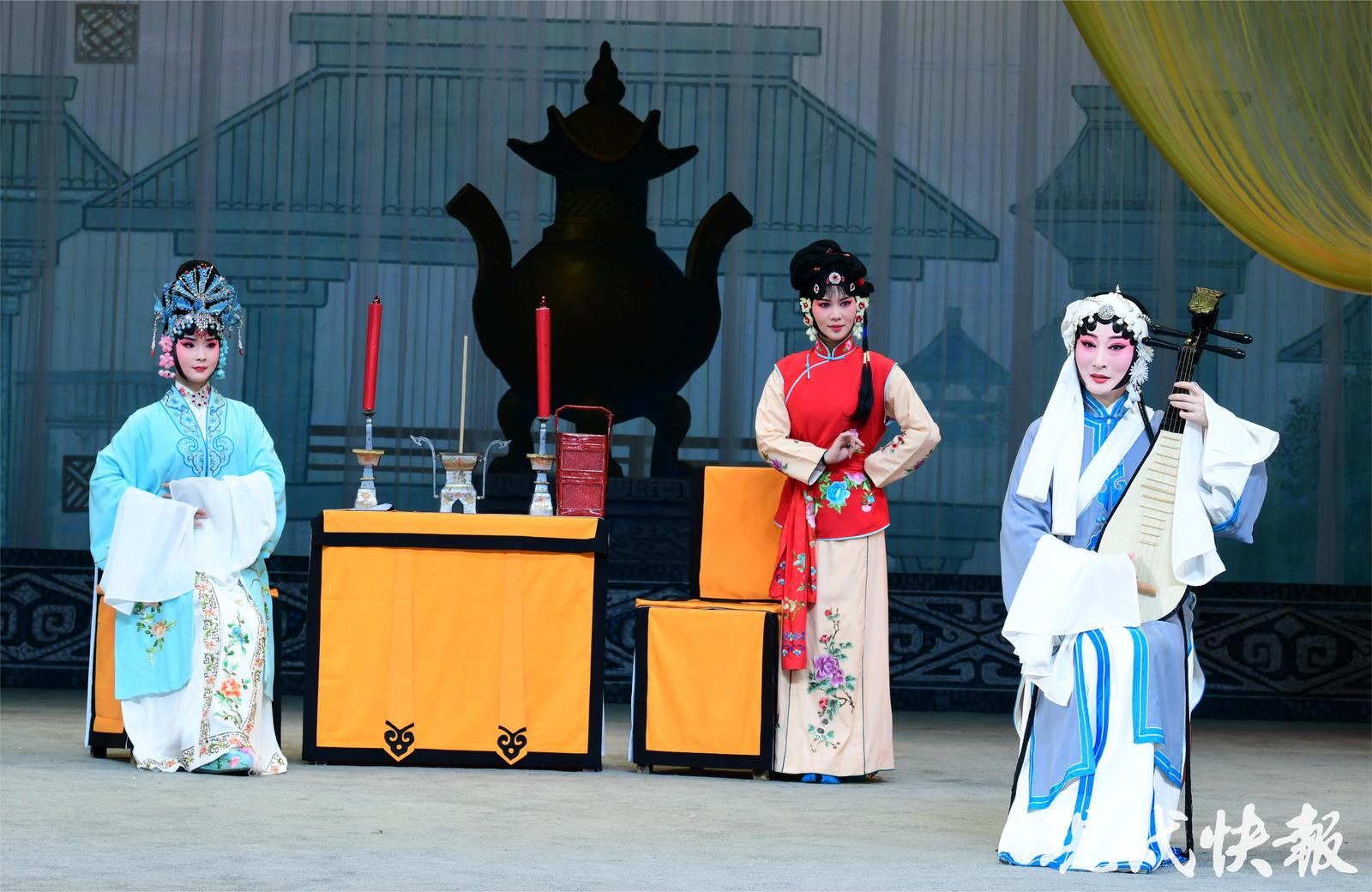 地方戏,不含全国性剧种昆曲),分别为:锡剧,淮剧,扬剧,淮海戏,江苏梆子