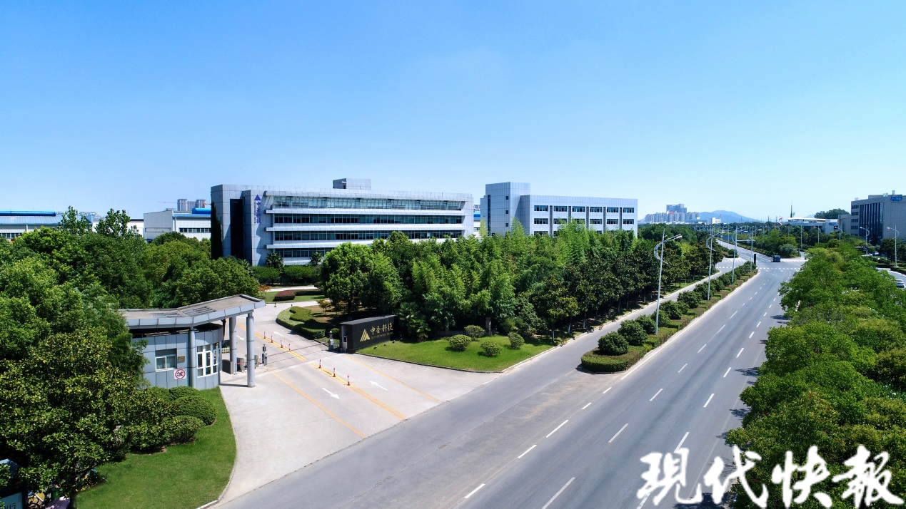 南京江宁大学城半程马拉松赛道上有支冠军跑团