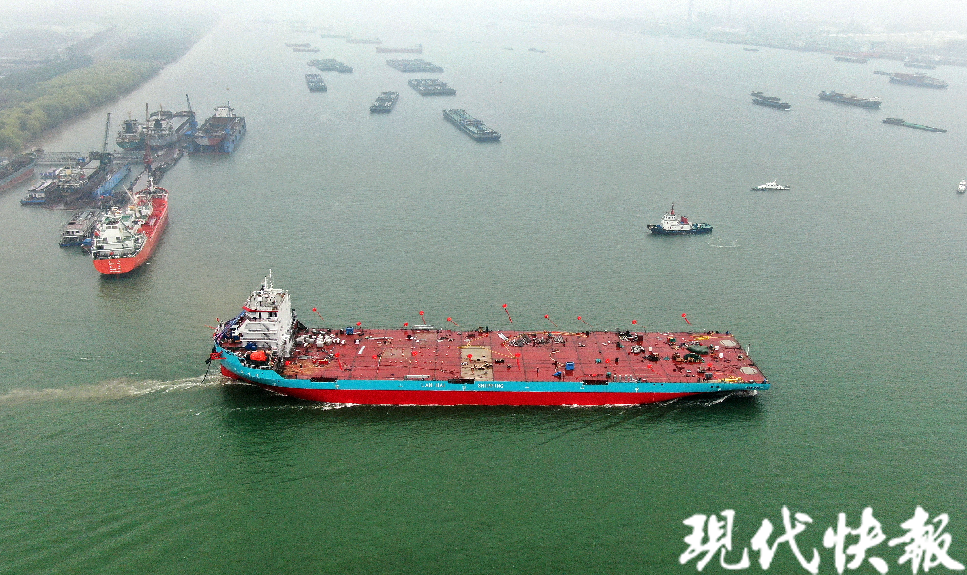 江苏造"览海鸿运"轮船在南京顺利下水,预计今年6月交付运营-现代快报