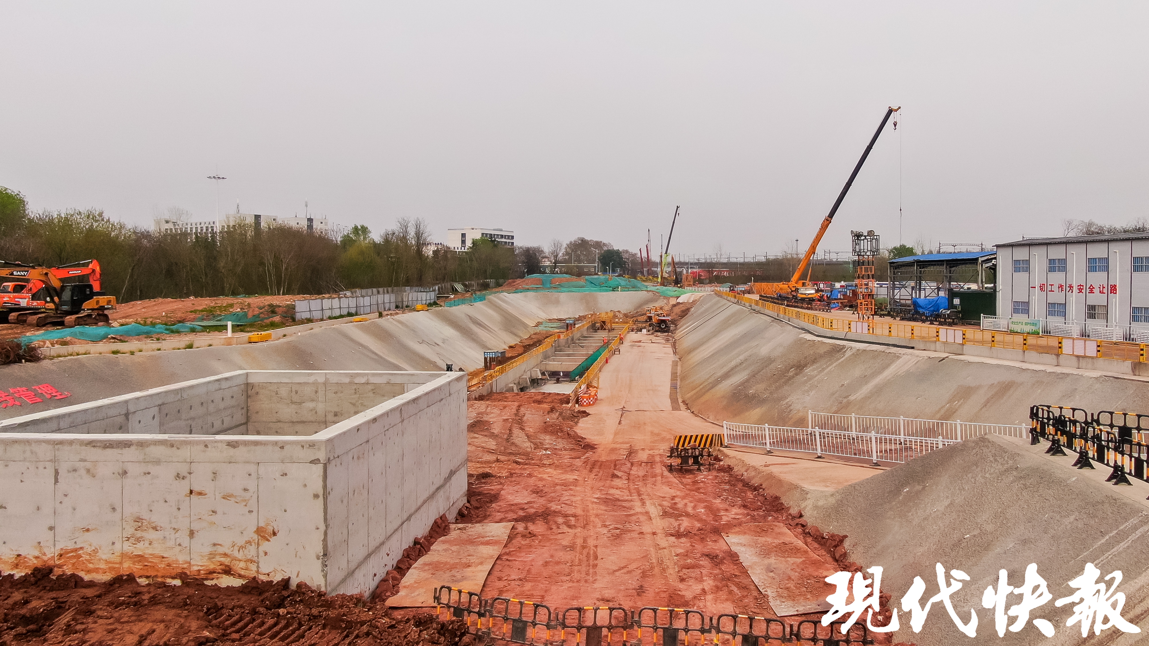 宁芜铁路扩能改造工程南京南隧道明挖暗埋段本月完工