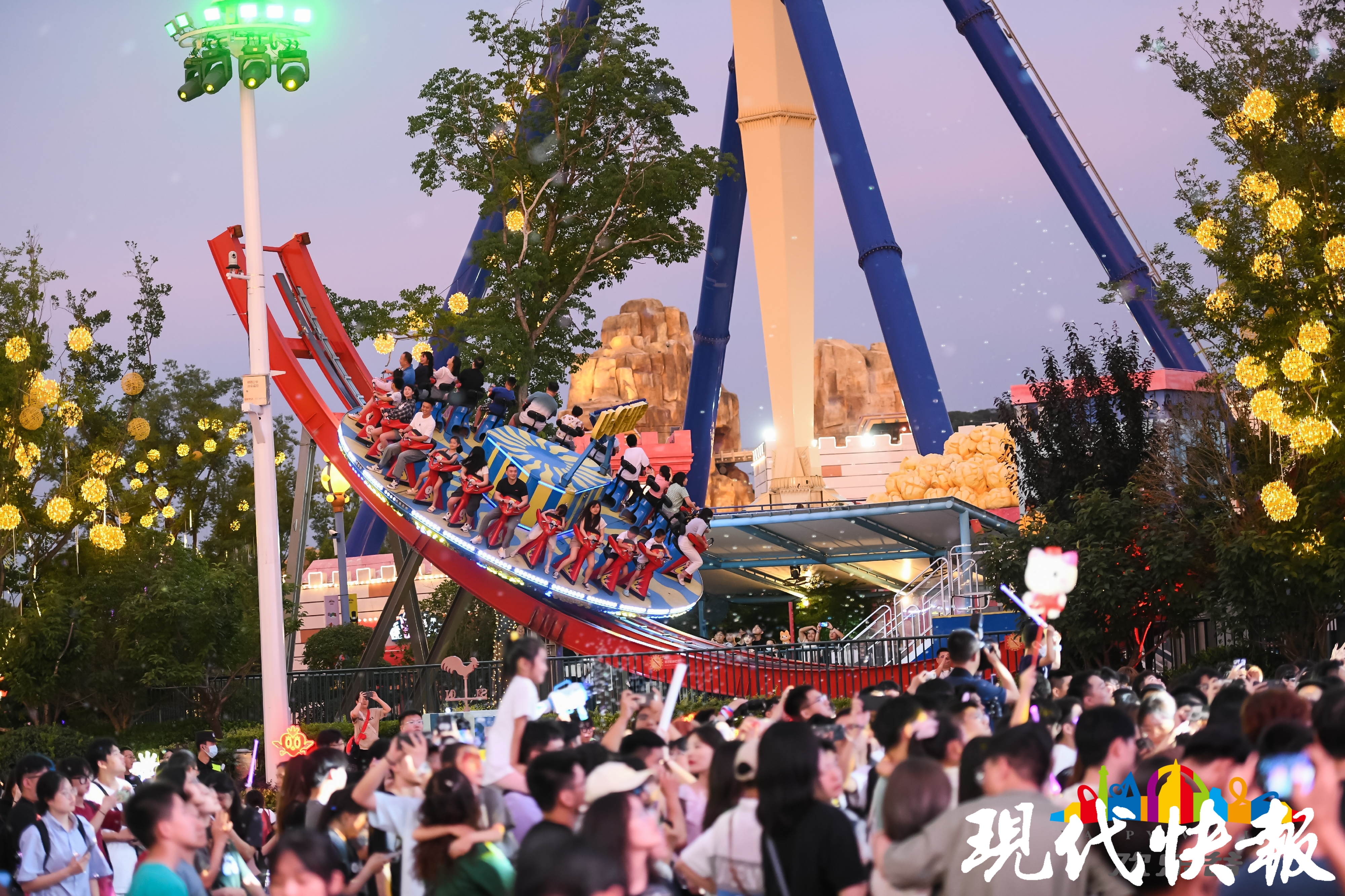 南京欢乐谷国潮盛宴来袭吸引市民畅享春日好时光