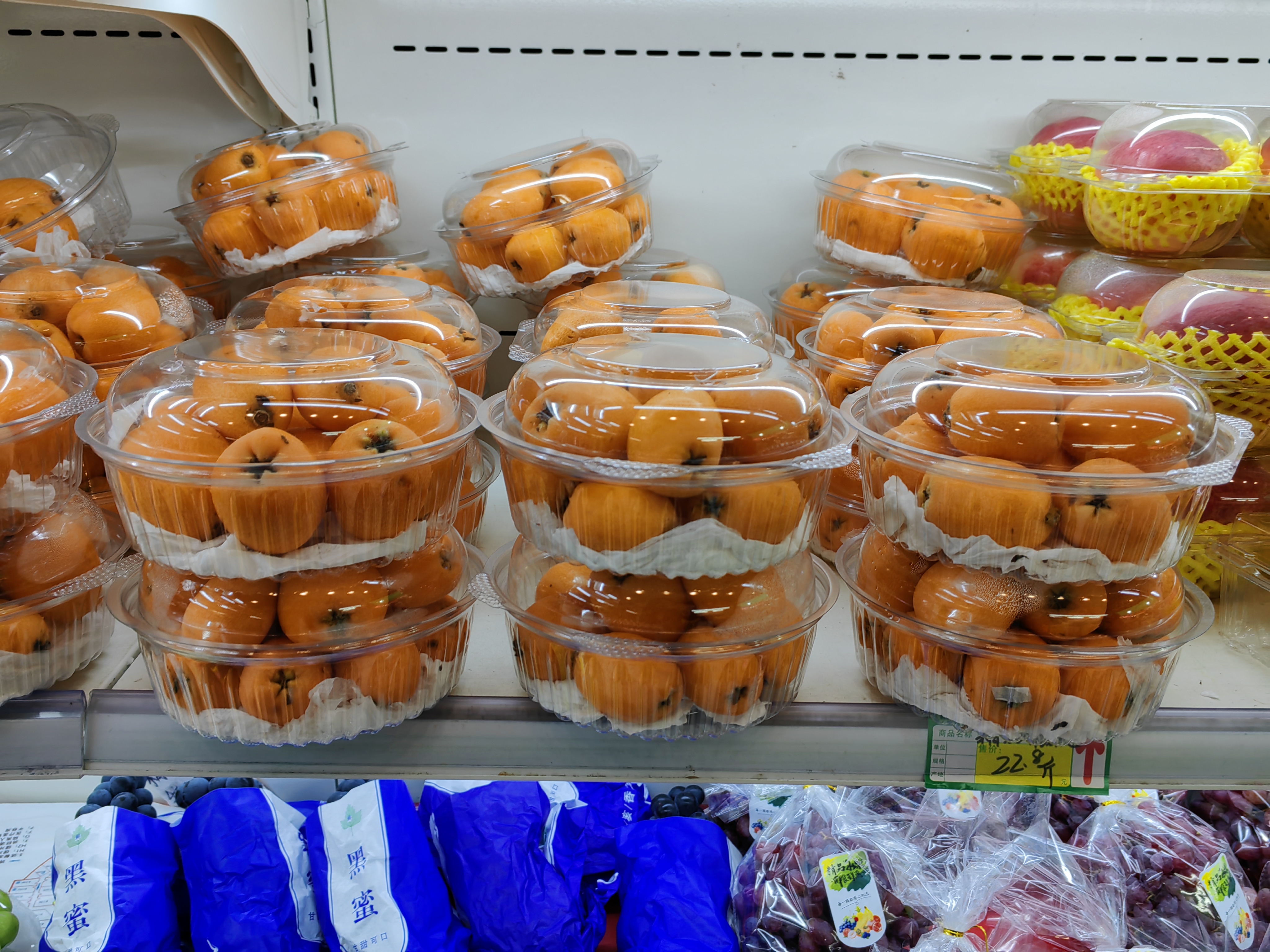 春季水果缤纷上市,樱桃枇杷等成"新宠"