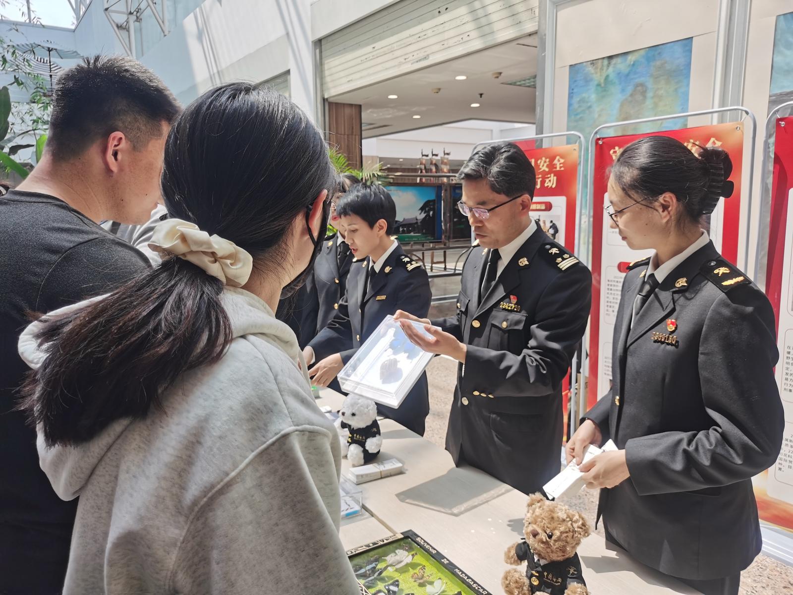 共筑国门安全防线南京海关公益科普走进高校