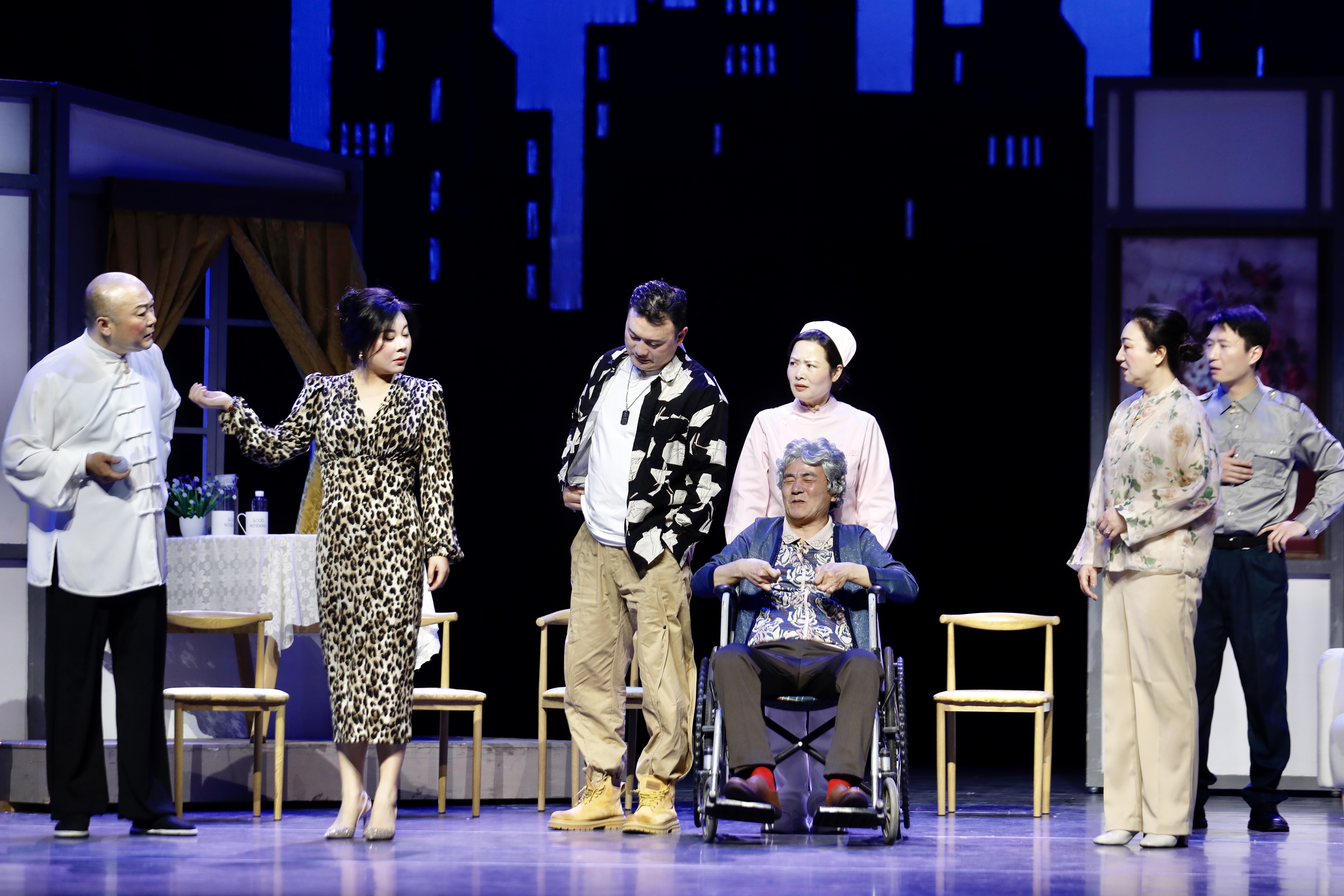 嬉笑怒骂中引发思考滑稽剧时来孕转在南京星空剧场上演