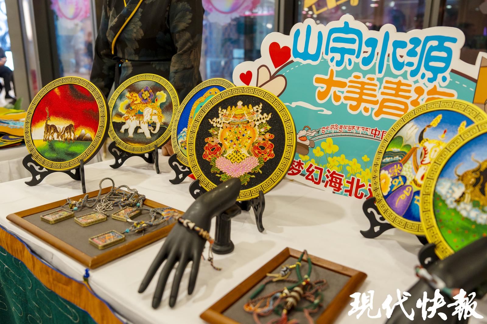 在热闹繁华的南京市老门东步行街,青海文旅资源及产品推介会同步开启