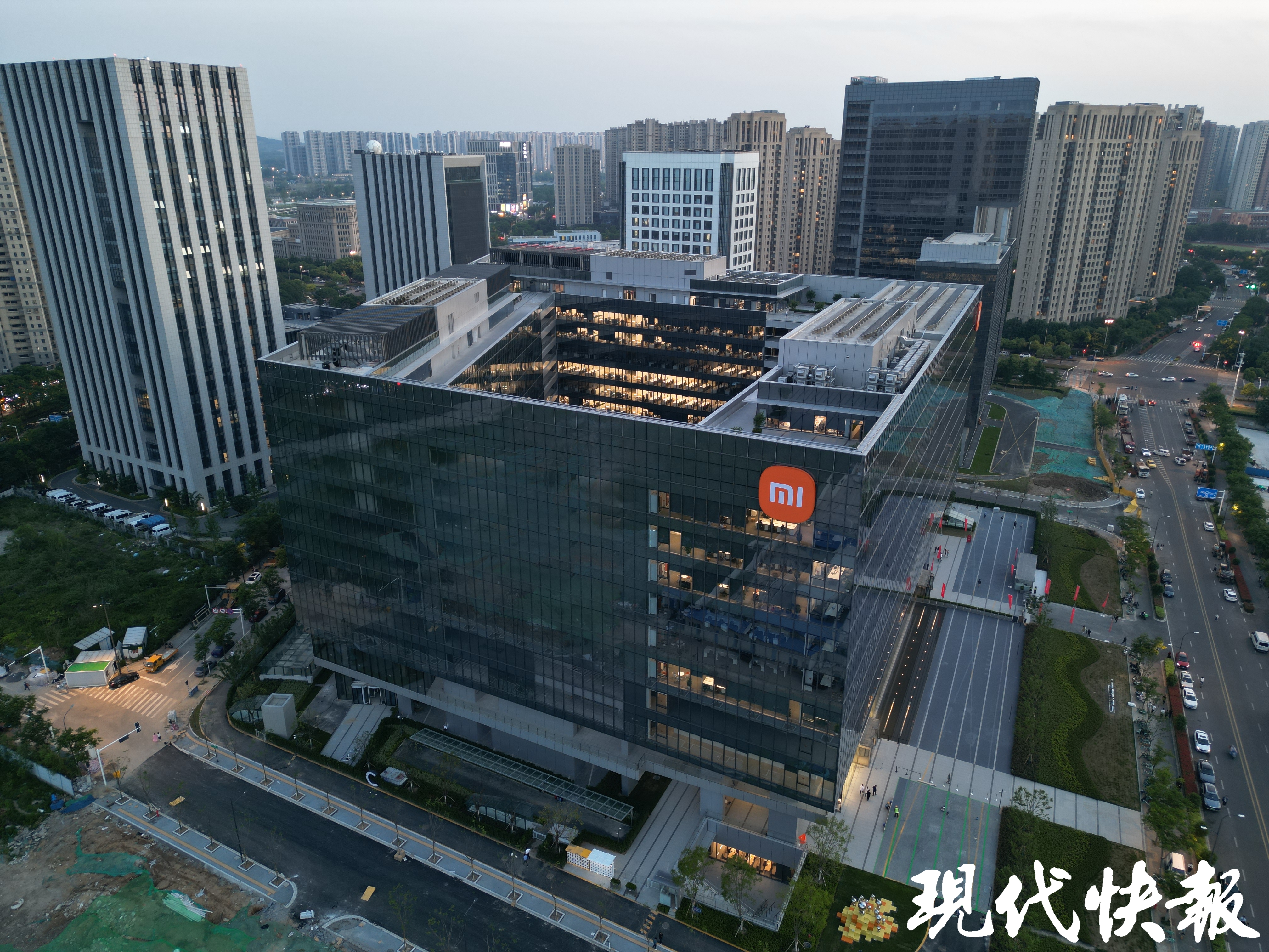 小米华东总部启用?现代快报记者实探:已有员工进场办公