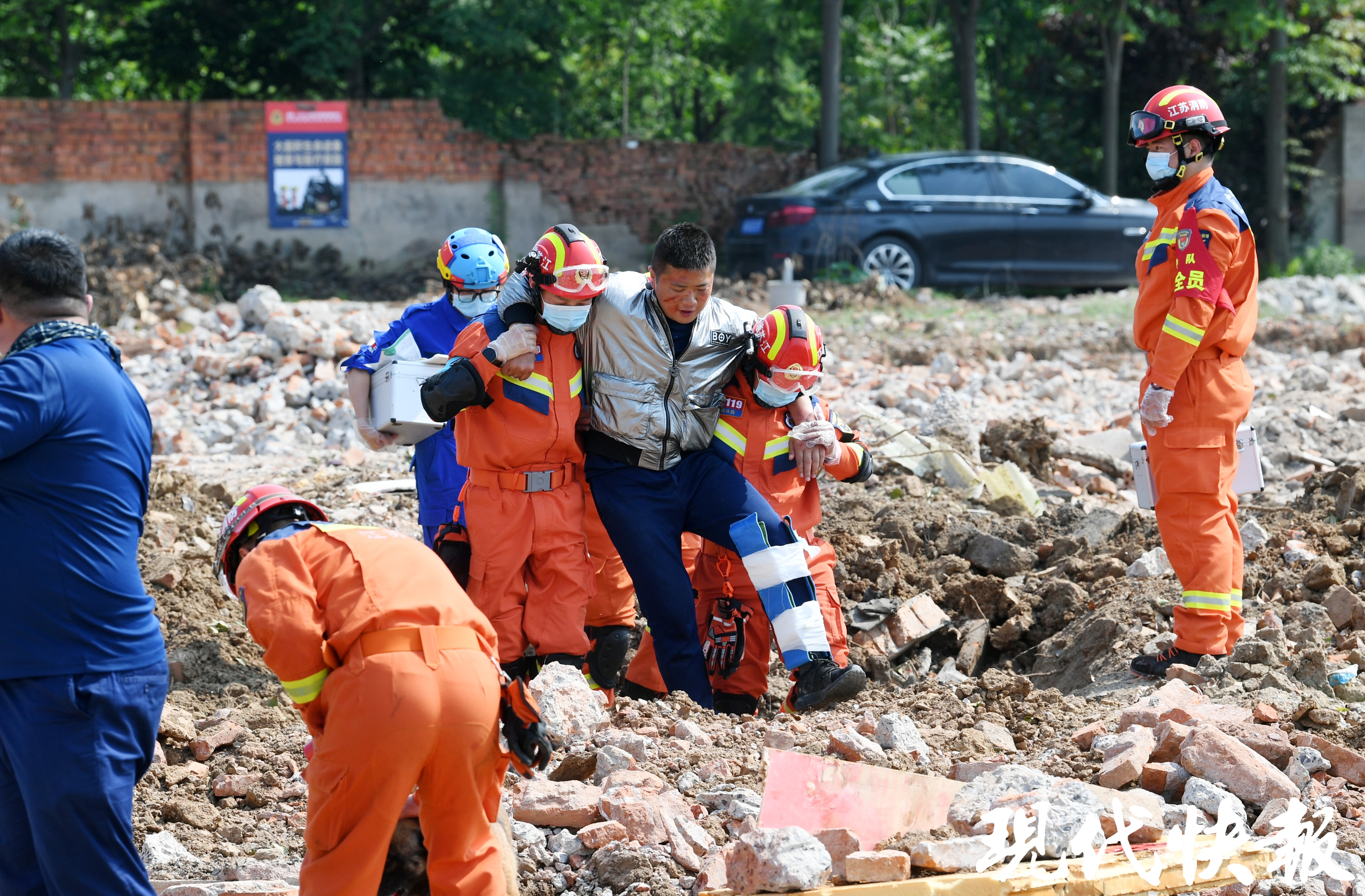 "十八般武艺"齐上阵!南京消防开展地震救援实战拉动演练