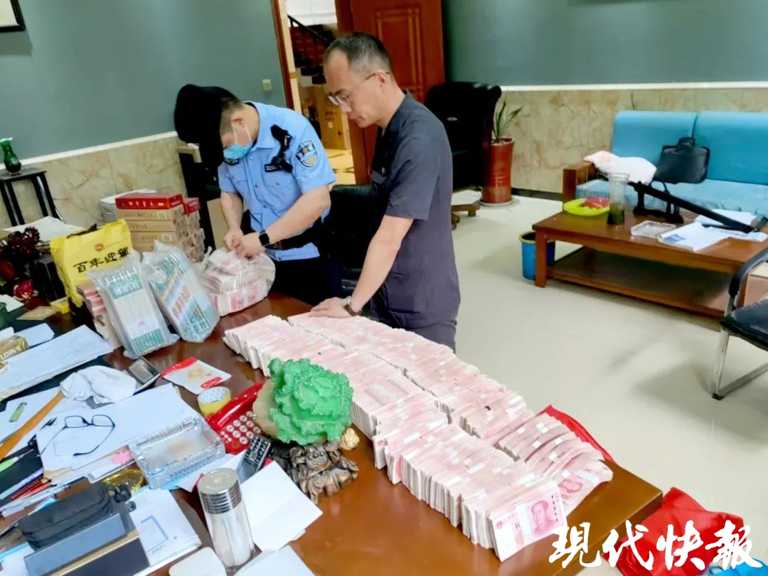 "被执行人"声称没钱,家中却搜出253万元现金