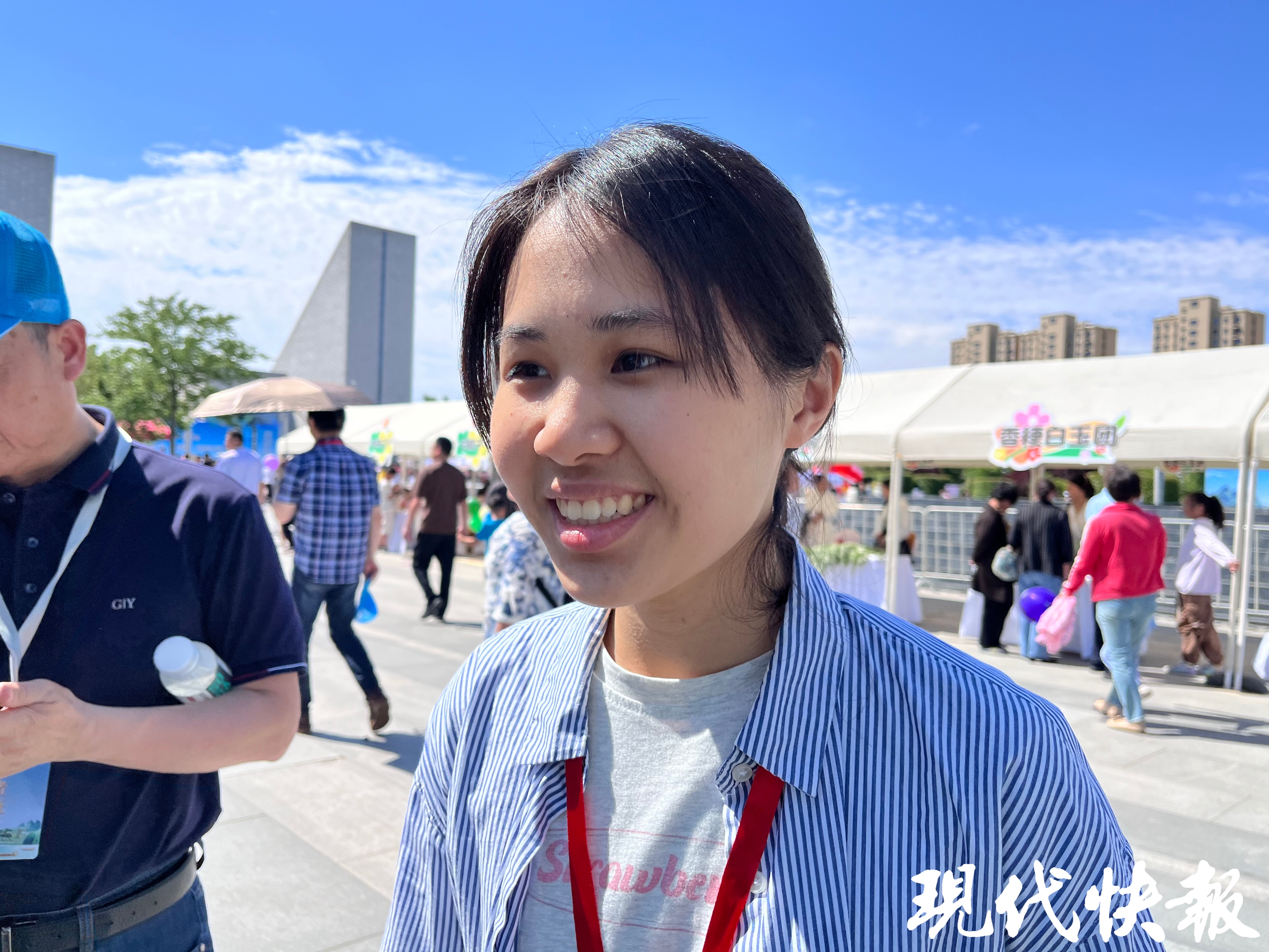 目前在南京大学建筑与城市规划学院交流的台湾大学生唐滋敏在现场玩得