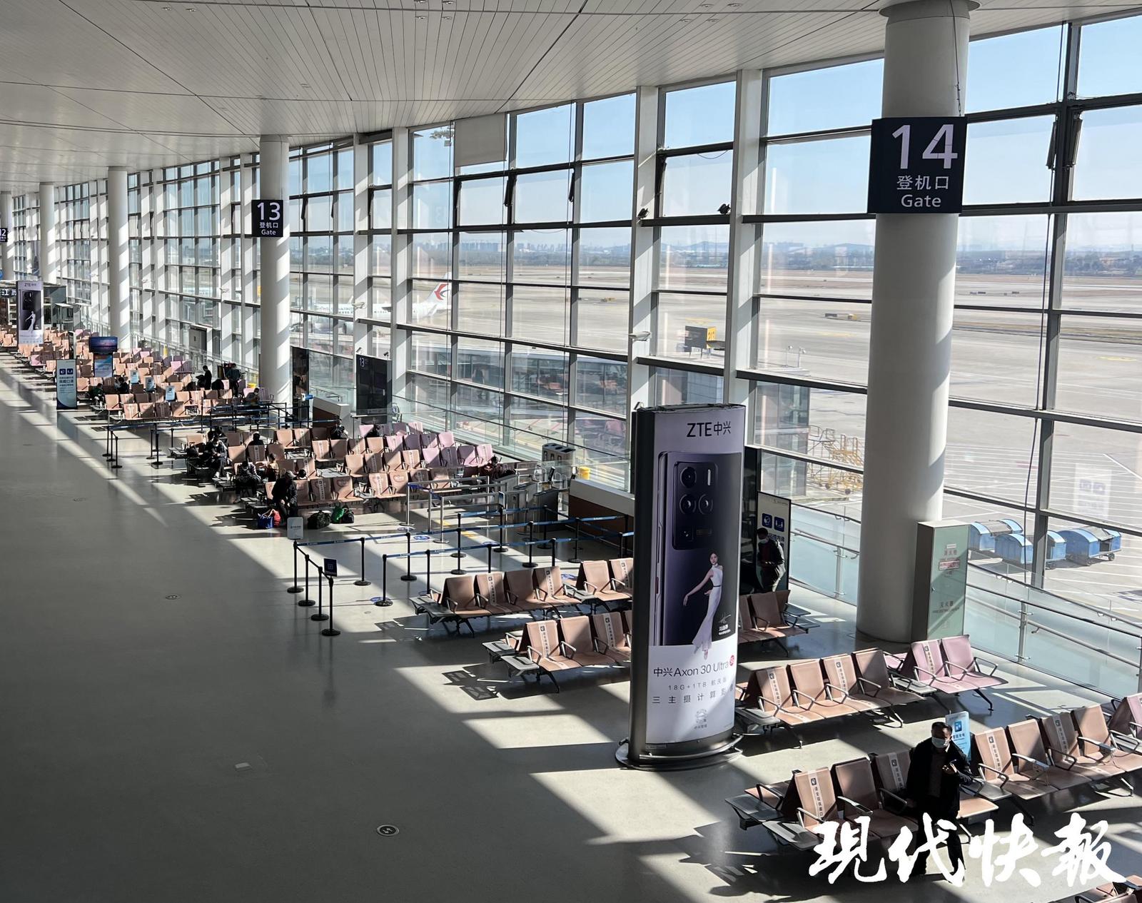 在广州枢纽,南航计划日均进出港国内航班超650班次,主要飞往北京,上海