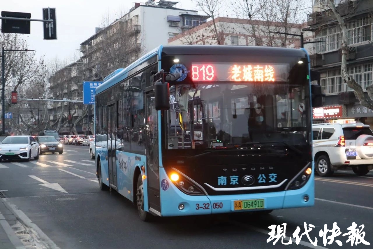 首页>南京>正文> 沿途停靠:中华门地铁站(路南上客),大报恩寺遗址公园