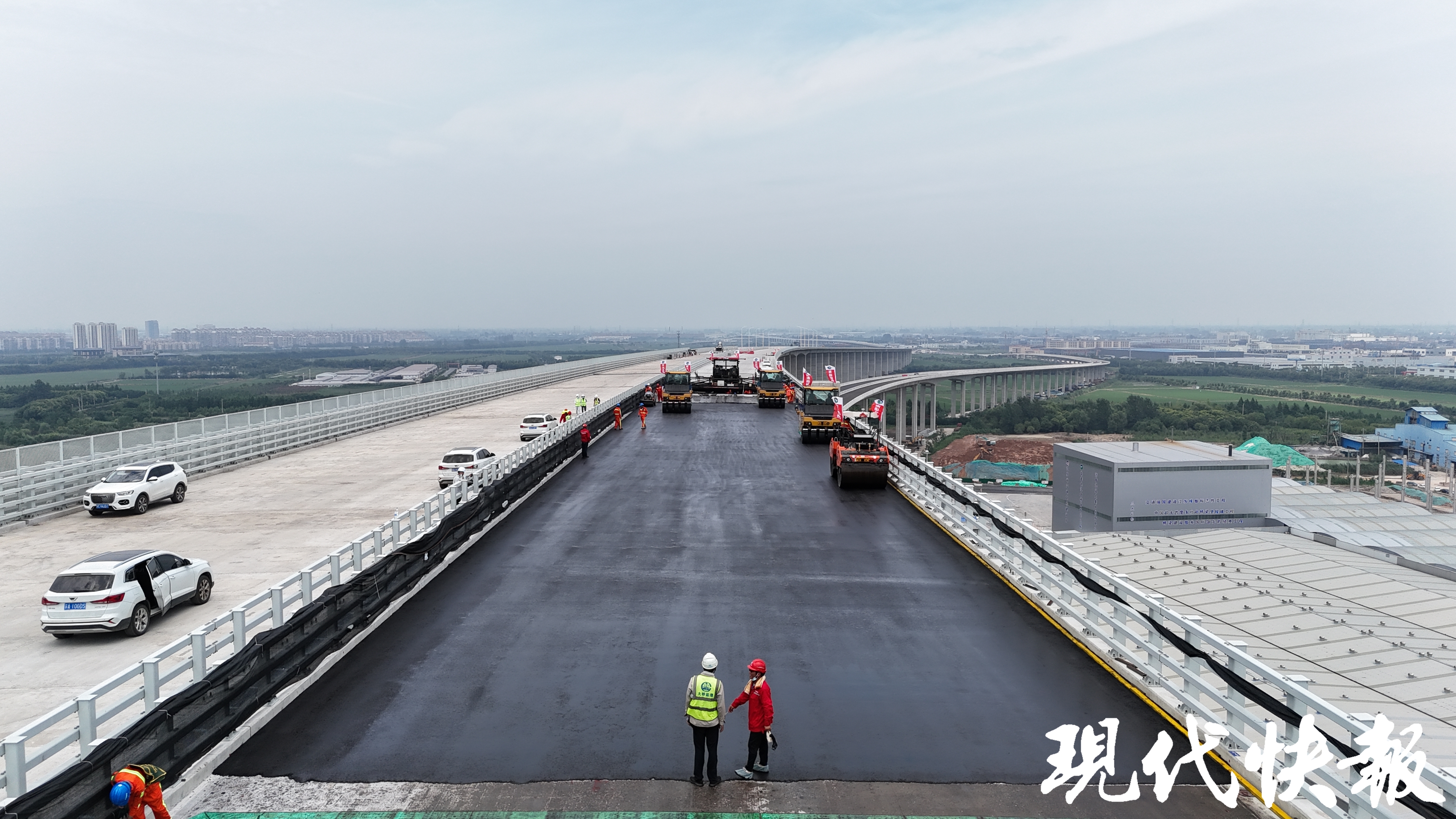 高速公路,城际铁路,普通公路三种方式于一体的过江通道,常泰长江大桥