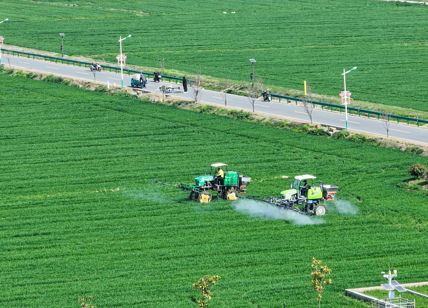 耕作更有“智慧”、更加“高科技”，南京田间地头尽显崭新气象。通讯员 苗建鹏 南京日报/紫金山新闻记者 董家训 摄