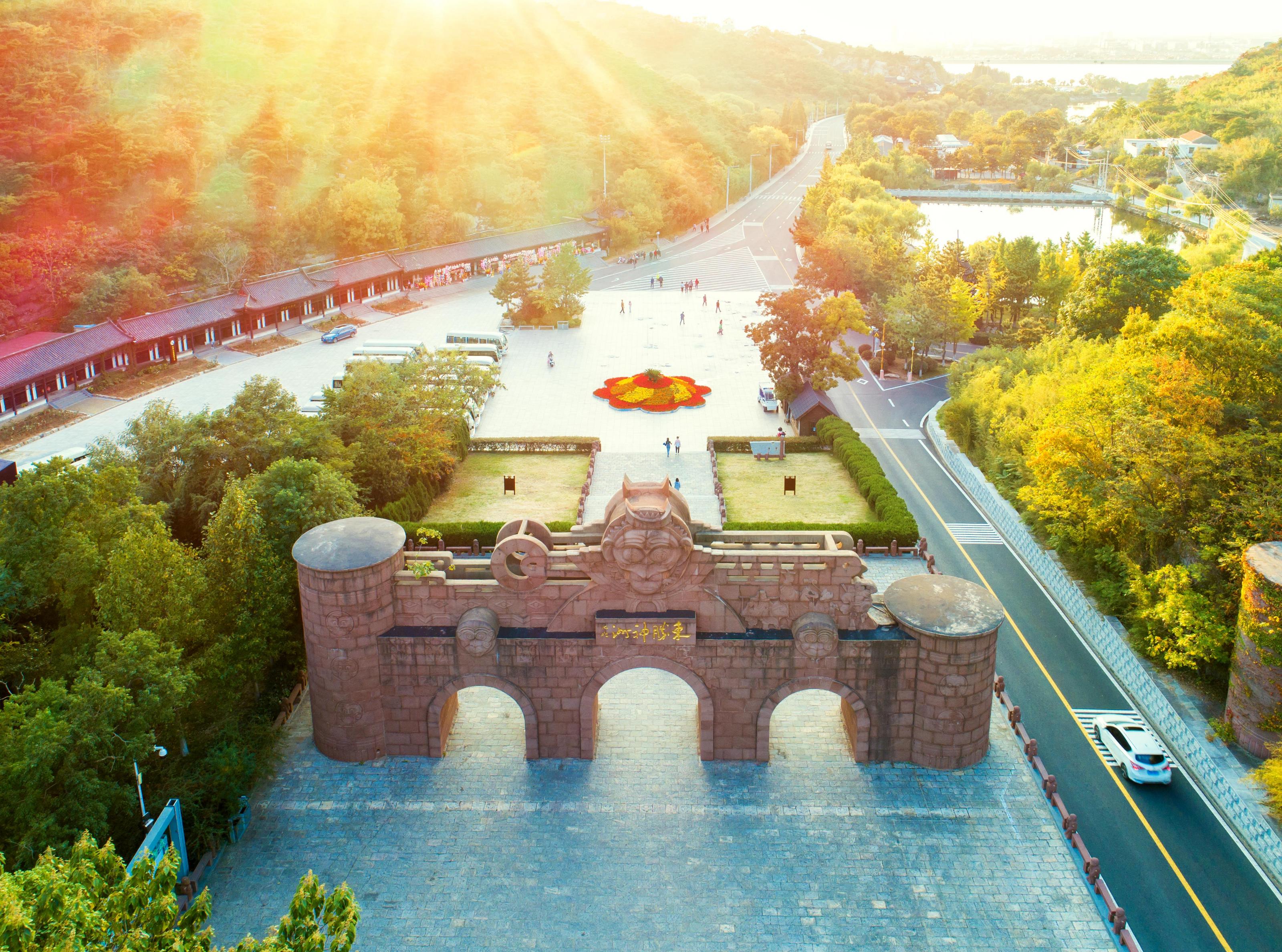 "这里的花果山正是今天的江苏连云港花果山.花果山坐落在云台