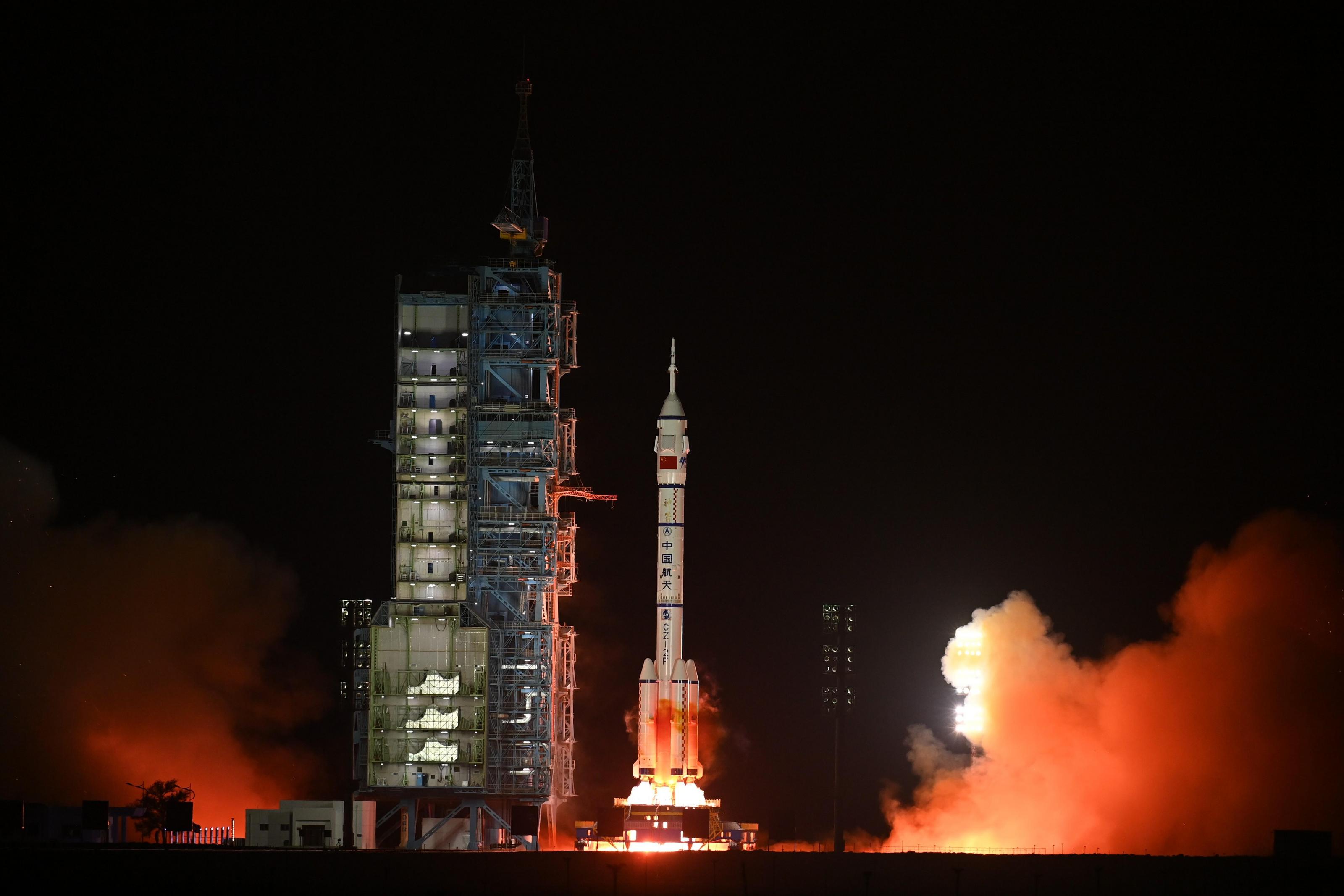 神舟十八号航天员返回地球,"太空养鱼"样本也一起回家