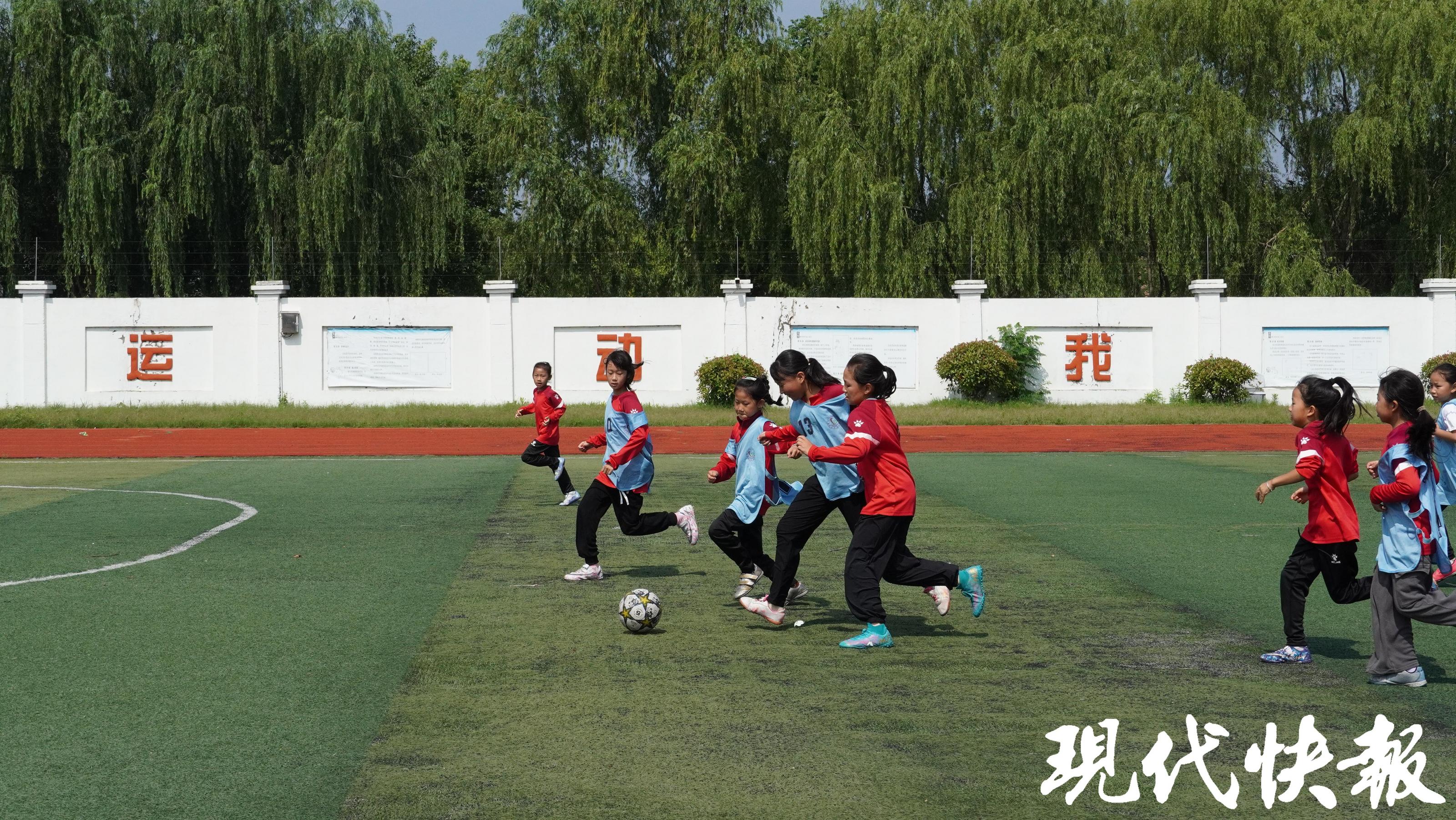 混超现代快报记者了解到,射阳县码头小学是全国青少年校园足球特色