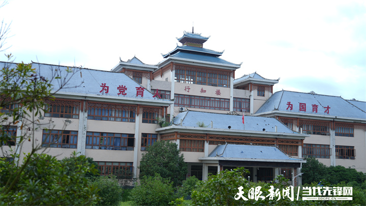 榕江县第一中学内.jpg