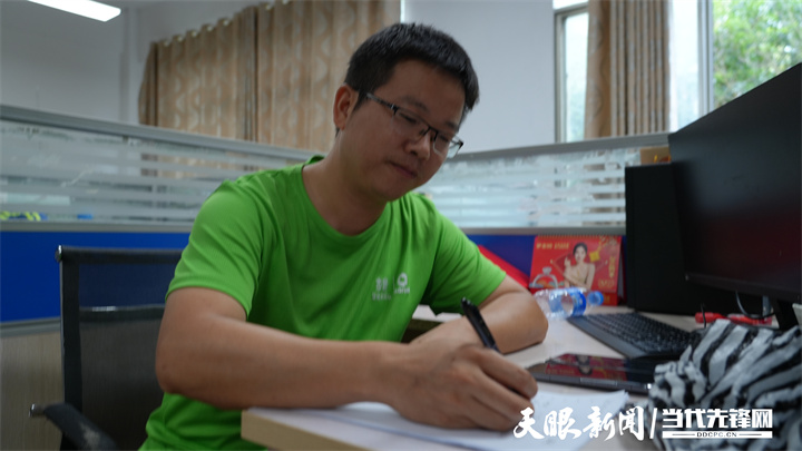 榕江县第一中学高三年级副主任石开智.jpg