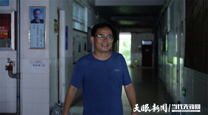 榕江县第一中学校长刘念获png.jpg