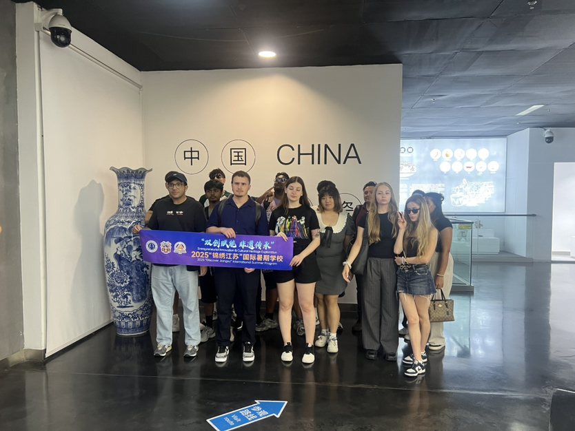 中外青少年走進高淳陶瓷博物館研學。高淳陶瓷博物館供圖