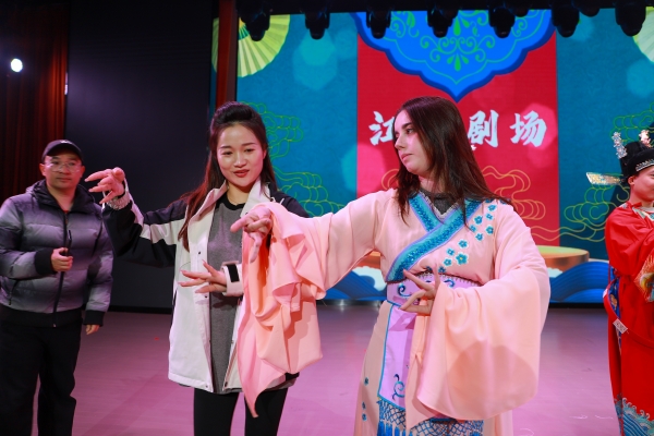 【2025打卡中国】淮安收官:“探汉王陵”感汉风磅礴 “赏黄梅戏”品人文鲜活 null