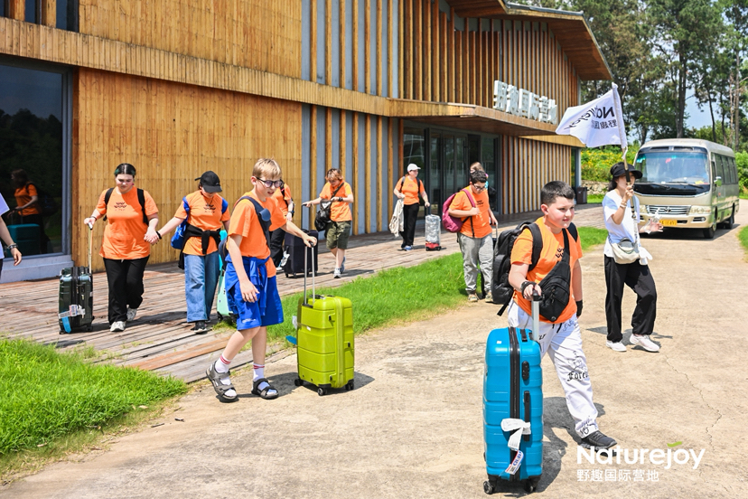 2025年度WTI青少年国际营在南京野趣国际营地启幕。