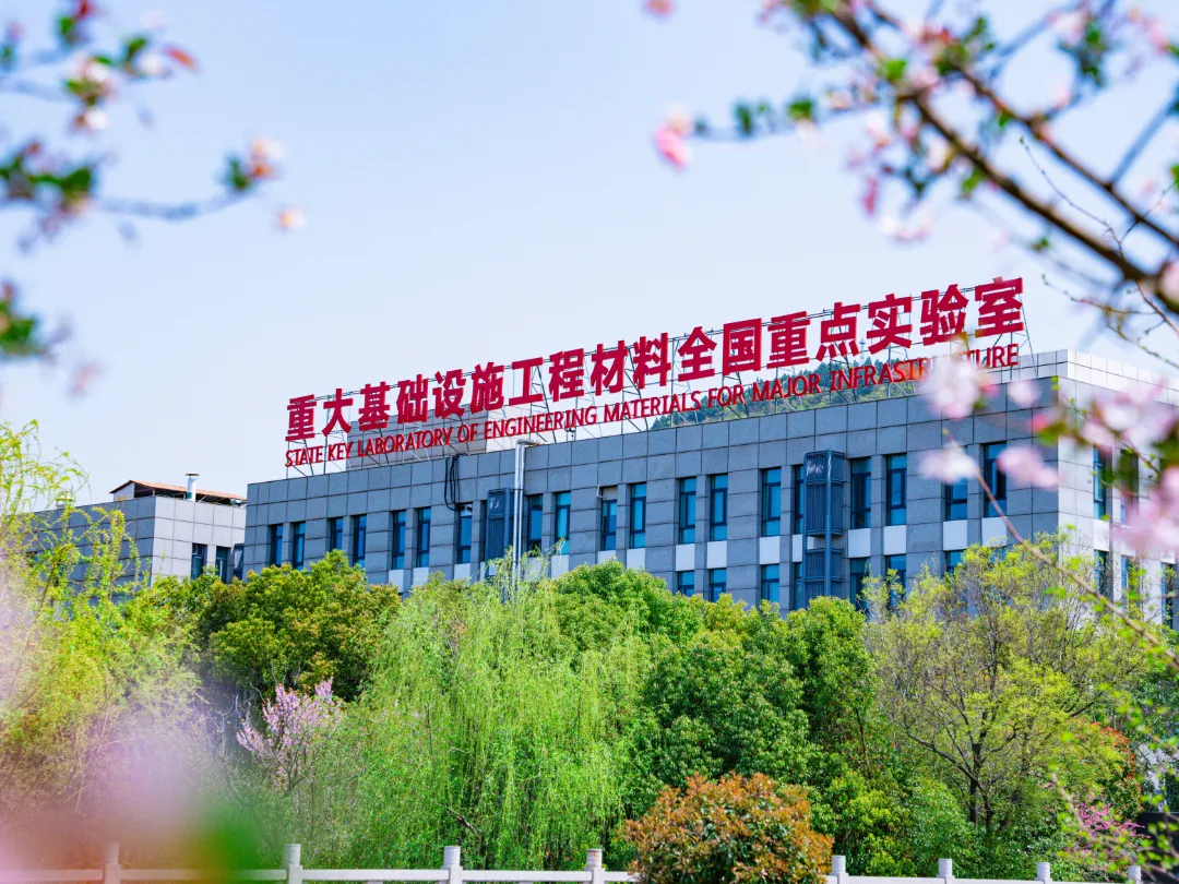 苏博特专注于土木工程材料事业的发展，牵头建设了全国重点实验室。