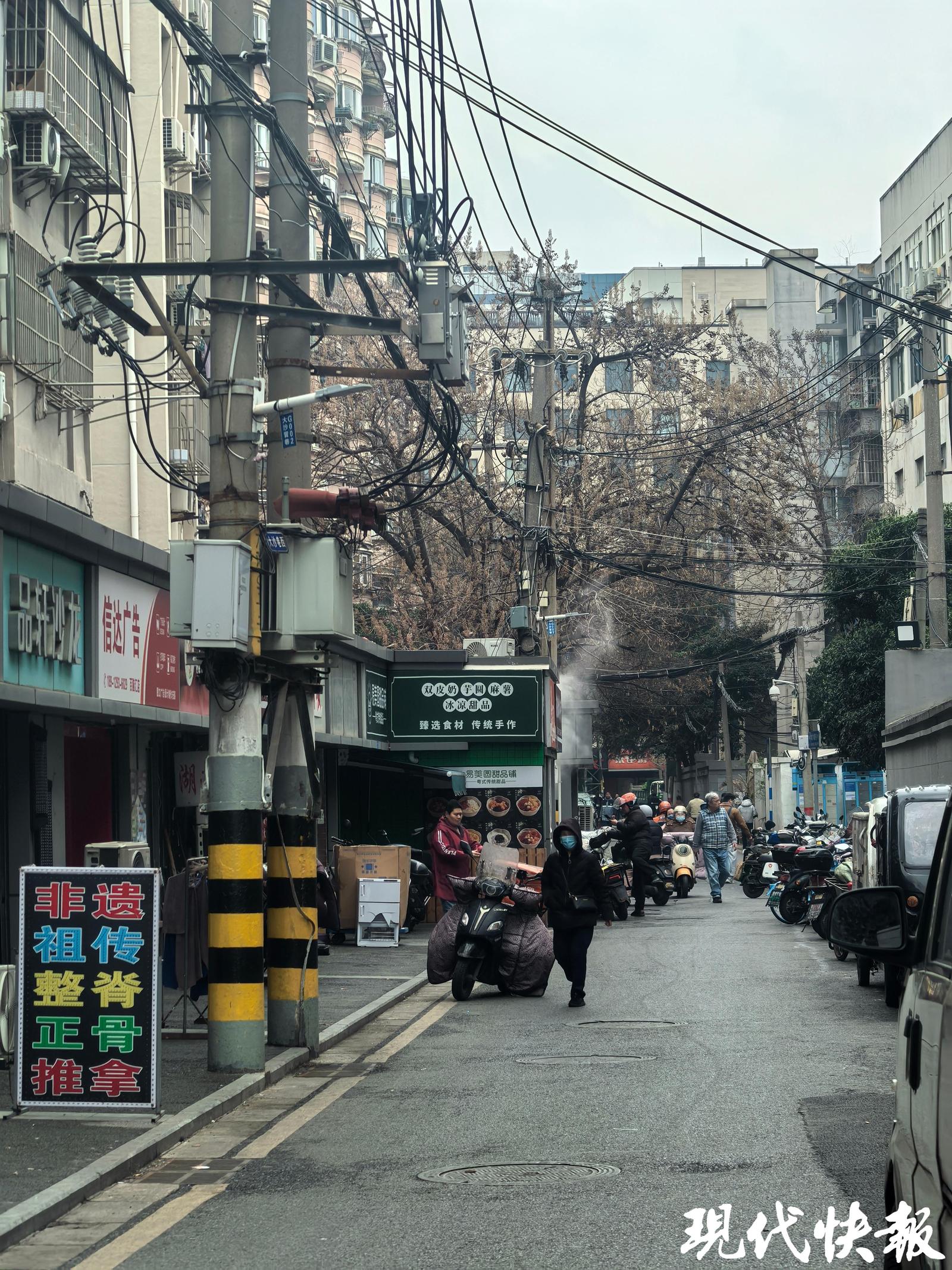 365体育唯一入口：新春走基层｜南京“真香”的蓁巷更新如何而来？记者体验社区规划师的“厘米级”勘探(图3)