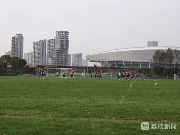 【跟着春天去上课】首次春假遇见“苏超”开放日：一场关于热爱与梦想的“播种”(图1)