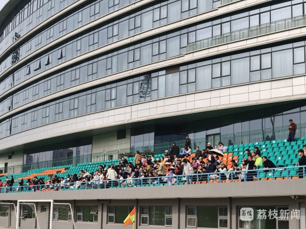 【跟着春天去上课】首次春假遇见“苏超”开放日：一场关于热爱与梦想的“播种”(图3)