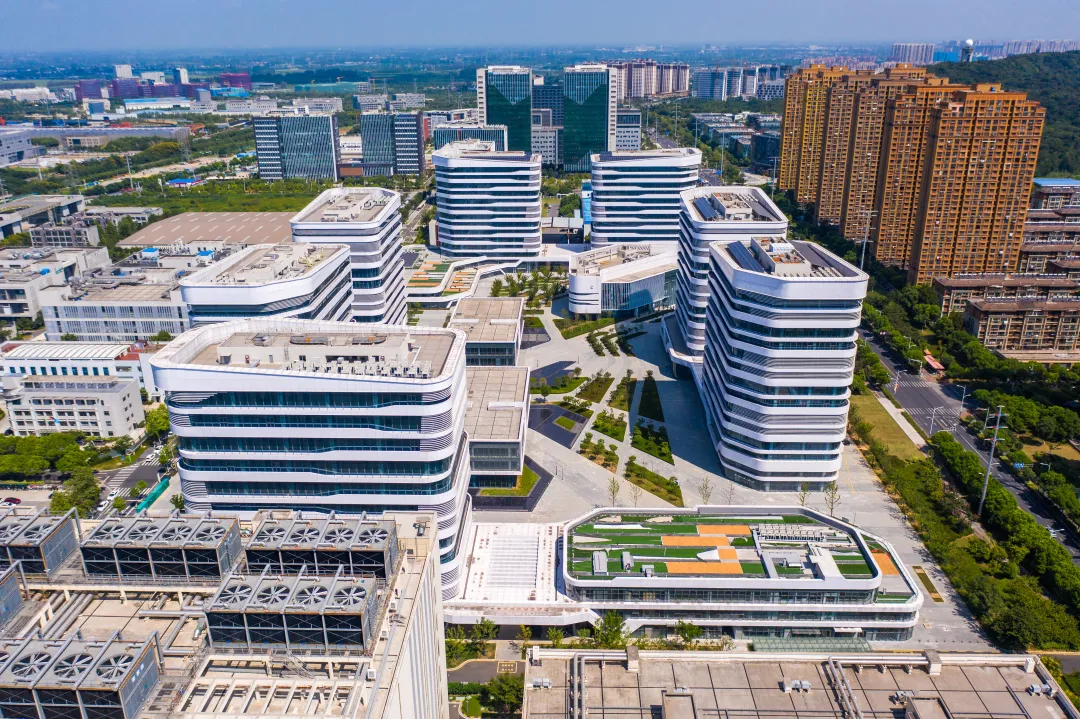 作为国家级新区，南京江北新区（自贸试验区）拥有全省及南京重要的生物医药集聚区，也是人工智能推动生物医药发展的重要区域。
