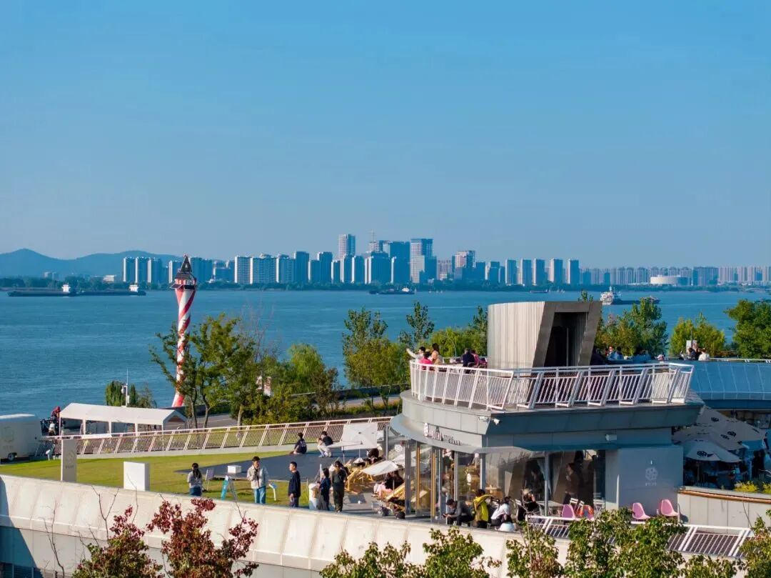 造型独特的灯塔咖啡馆