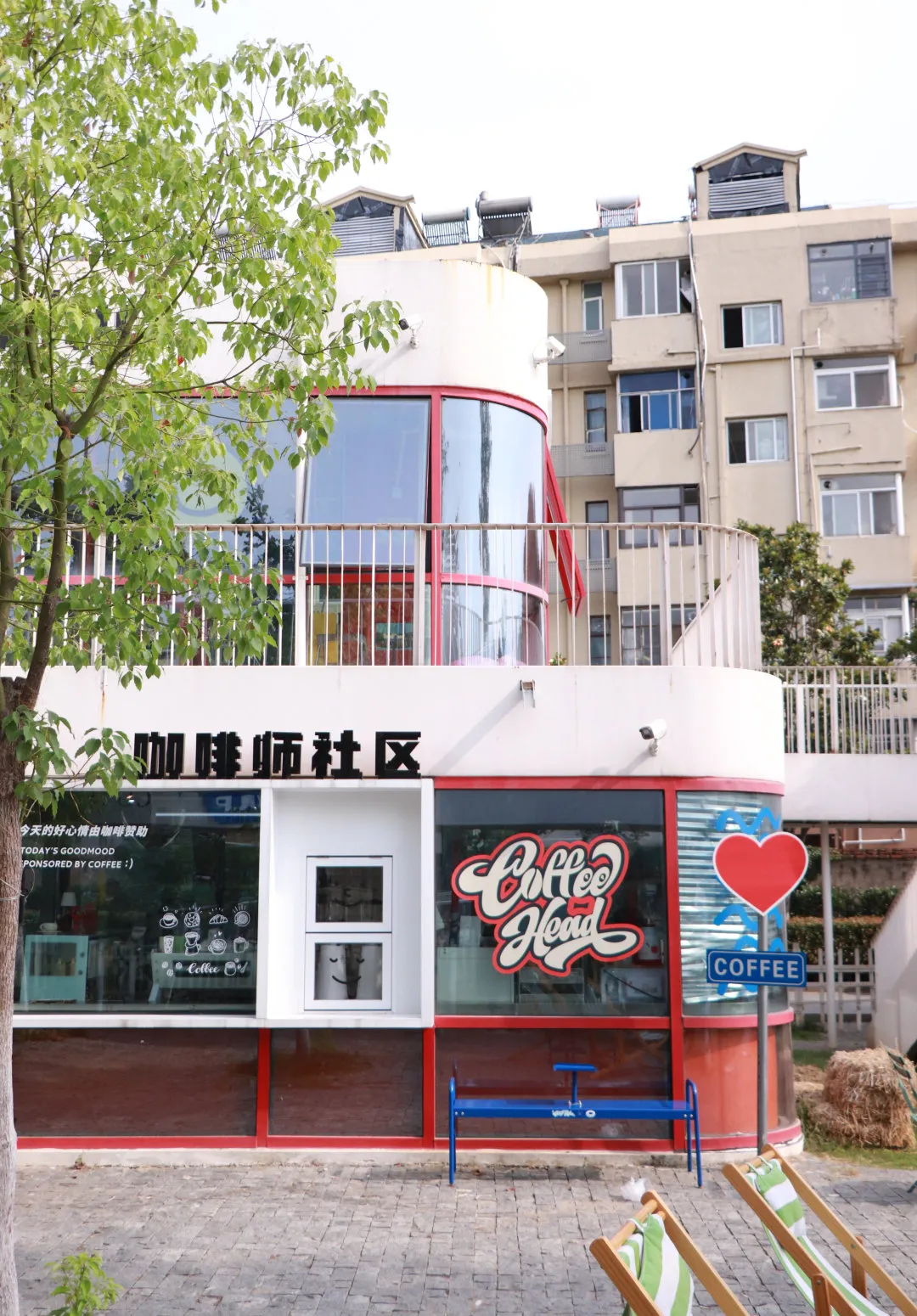 这是位于南京南湖公园内的一家社区咖啡馆，由“梧桐语”公共空间改造而来。